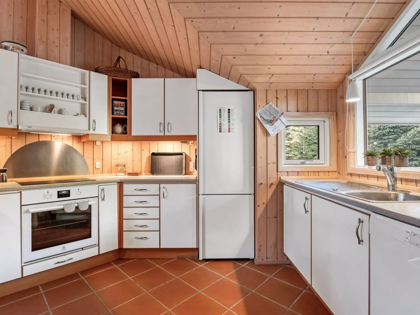 "Hollie" - 75m from the sea-Binnen