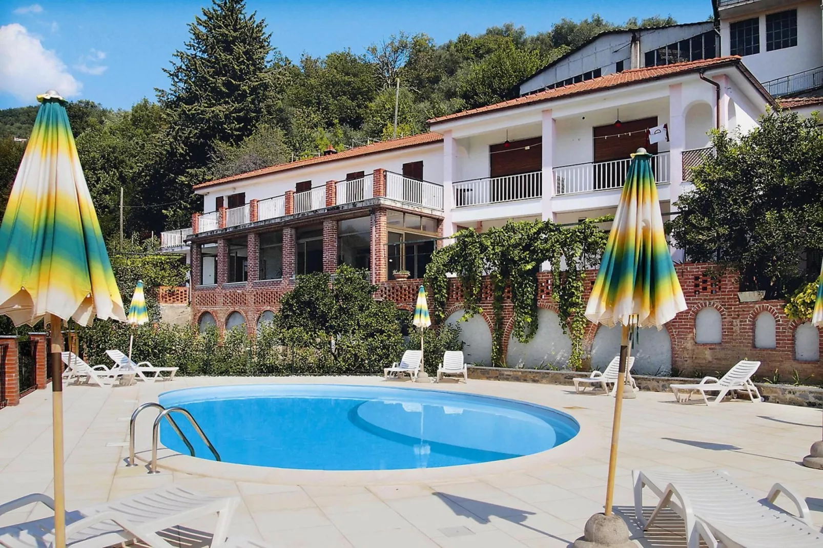 Agri-tourism Borgo Ameno Casanova Lerrone TR2 / C6-Zwembad