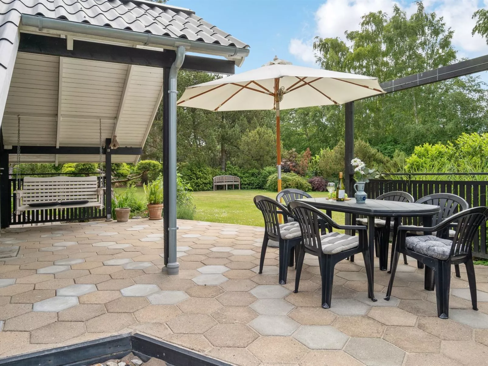 "Nadezda" - 450m from the sea-Buiten