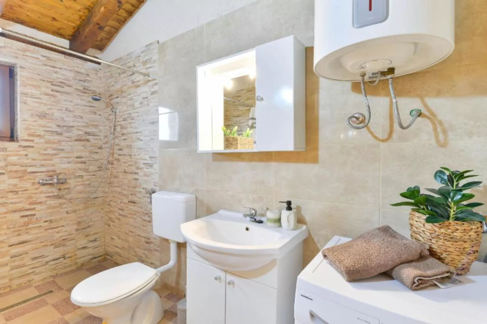 Holiday House Šimun - Three bedroom Holiday house with pool - Badkamer