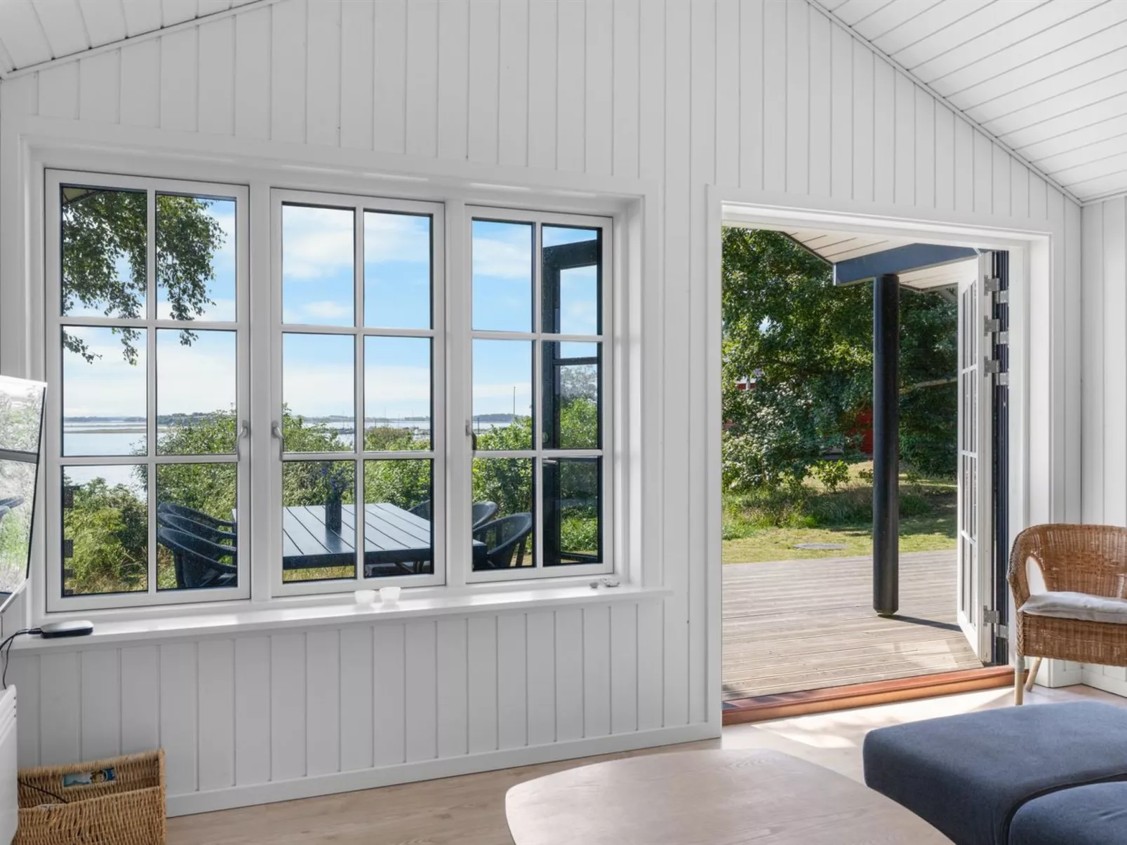 "Edvardsine" - 40m from the sea-Binnen