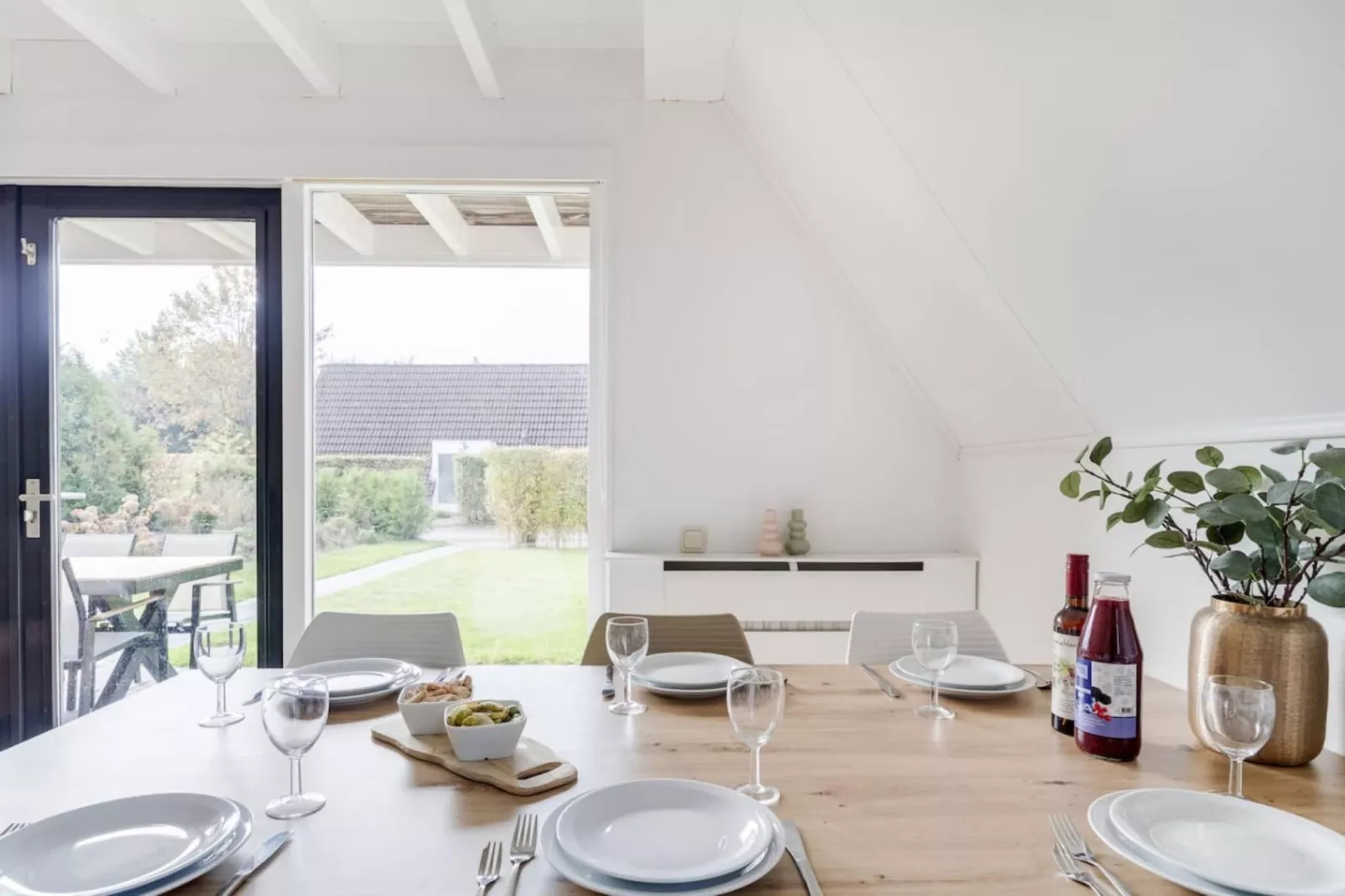 107 | Buizerd | Fijne bungalow met ruime tuin-Eetkamer