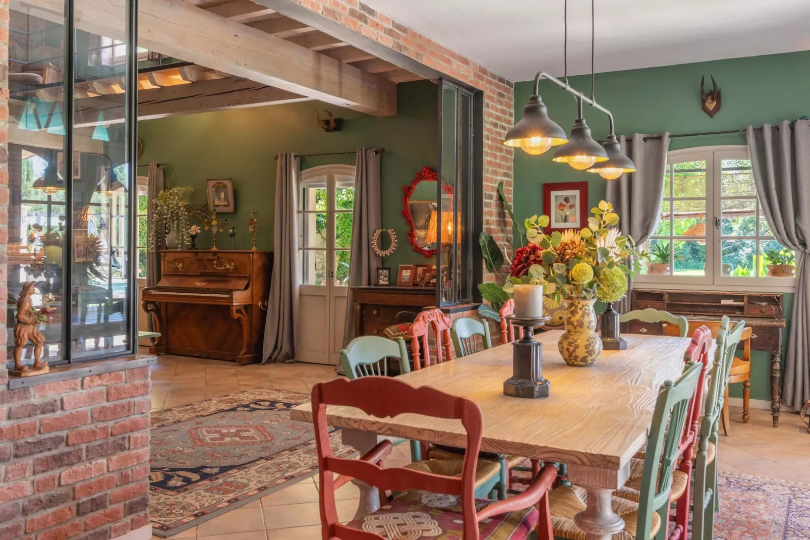 Grand Mas climatisé Arles-Eetkamer