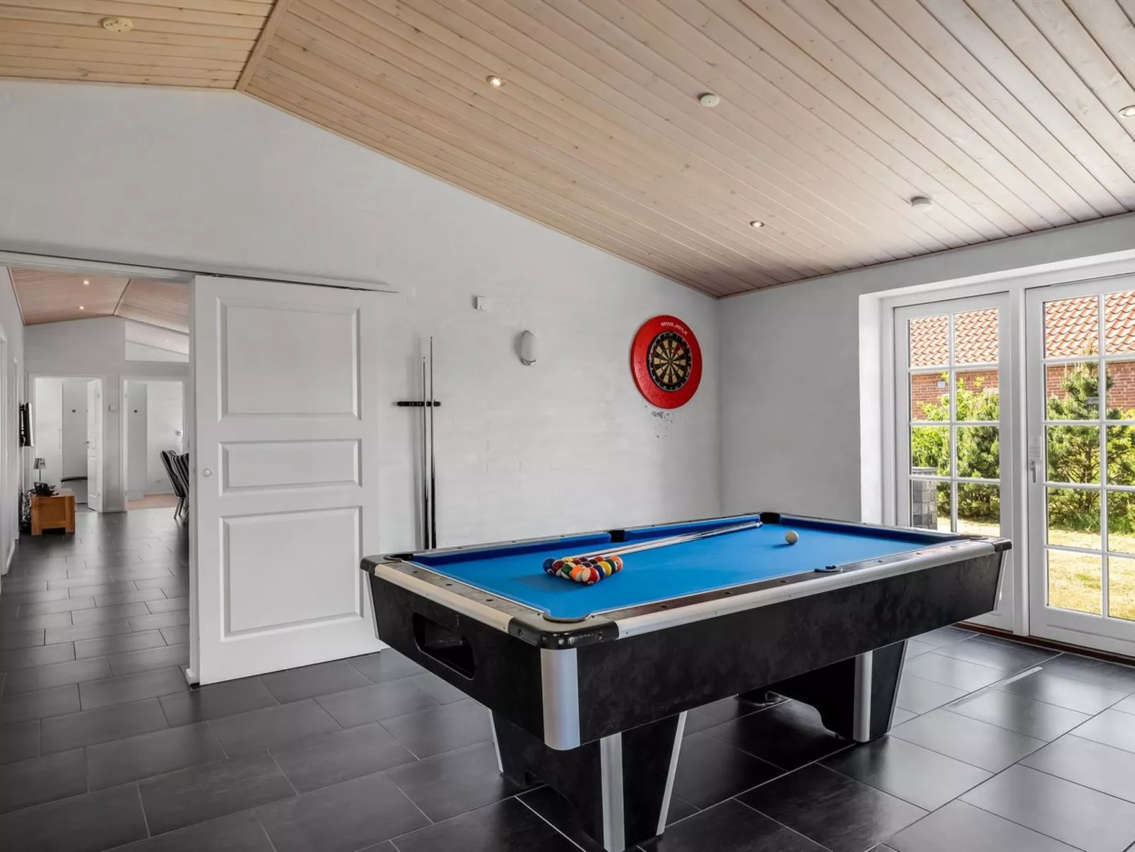 "Merit" - 3.2km from the sea - Binnen