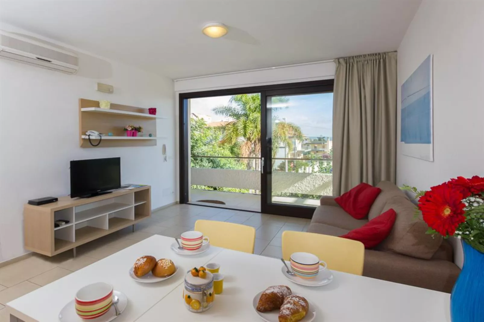 KAMENA RESIDENCE APARTMENT / APARTMENT 2 BEDROOMS-Eetkamer