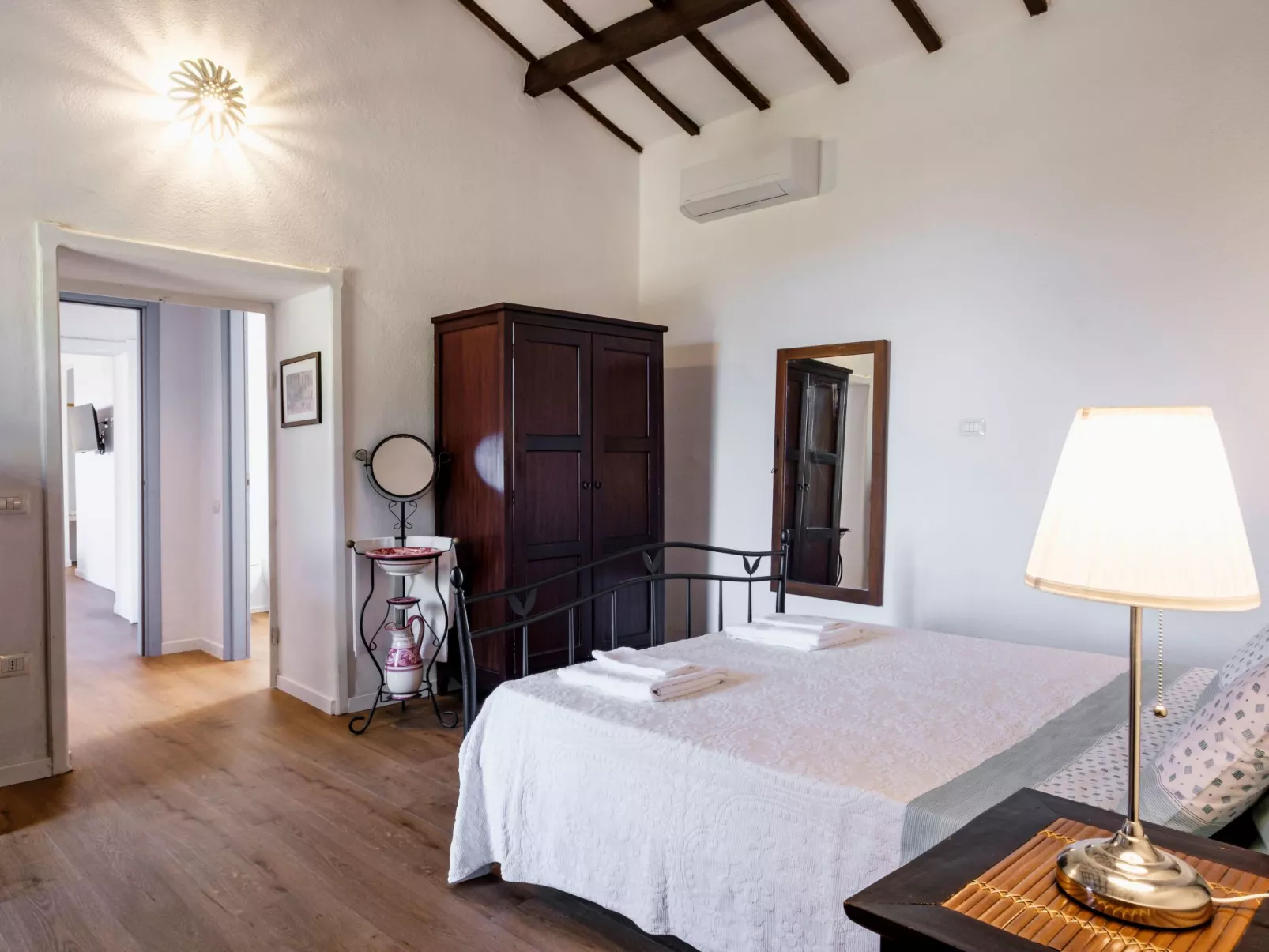 Altes gallurisches Bauernhaus mit Blick auf Olbia - Binnen