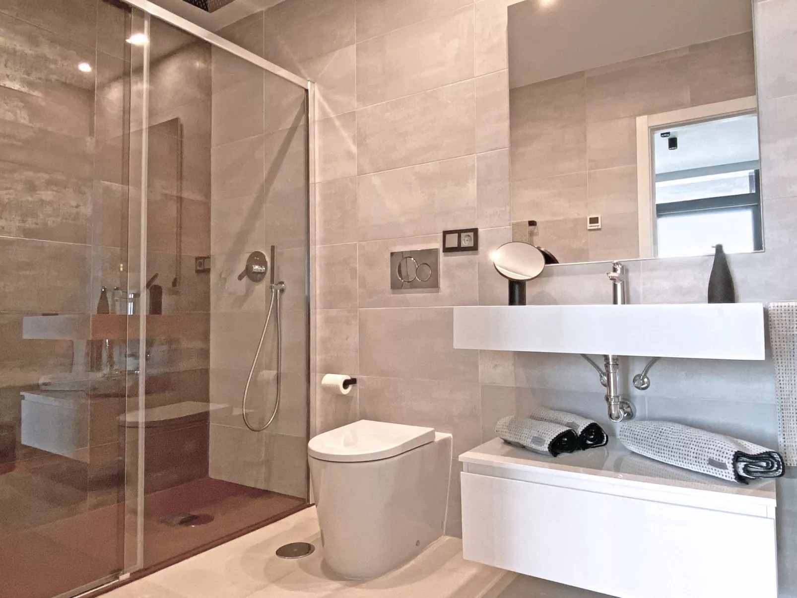 Luxuriöses Apartment mit Pool und Garage am Poniente Beach! - Image-tags.info