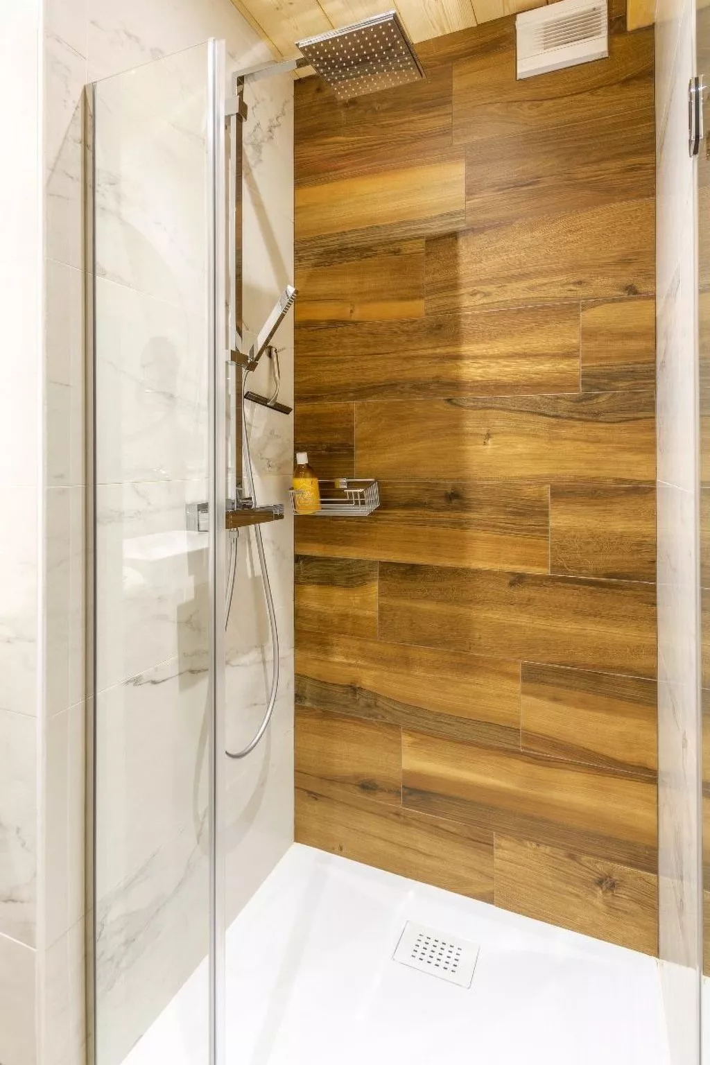 Chalet "Le Flocon Bleu" mit Blick auf das Wasser - Image-tags.info