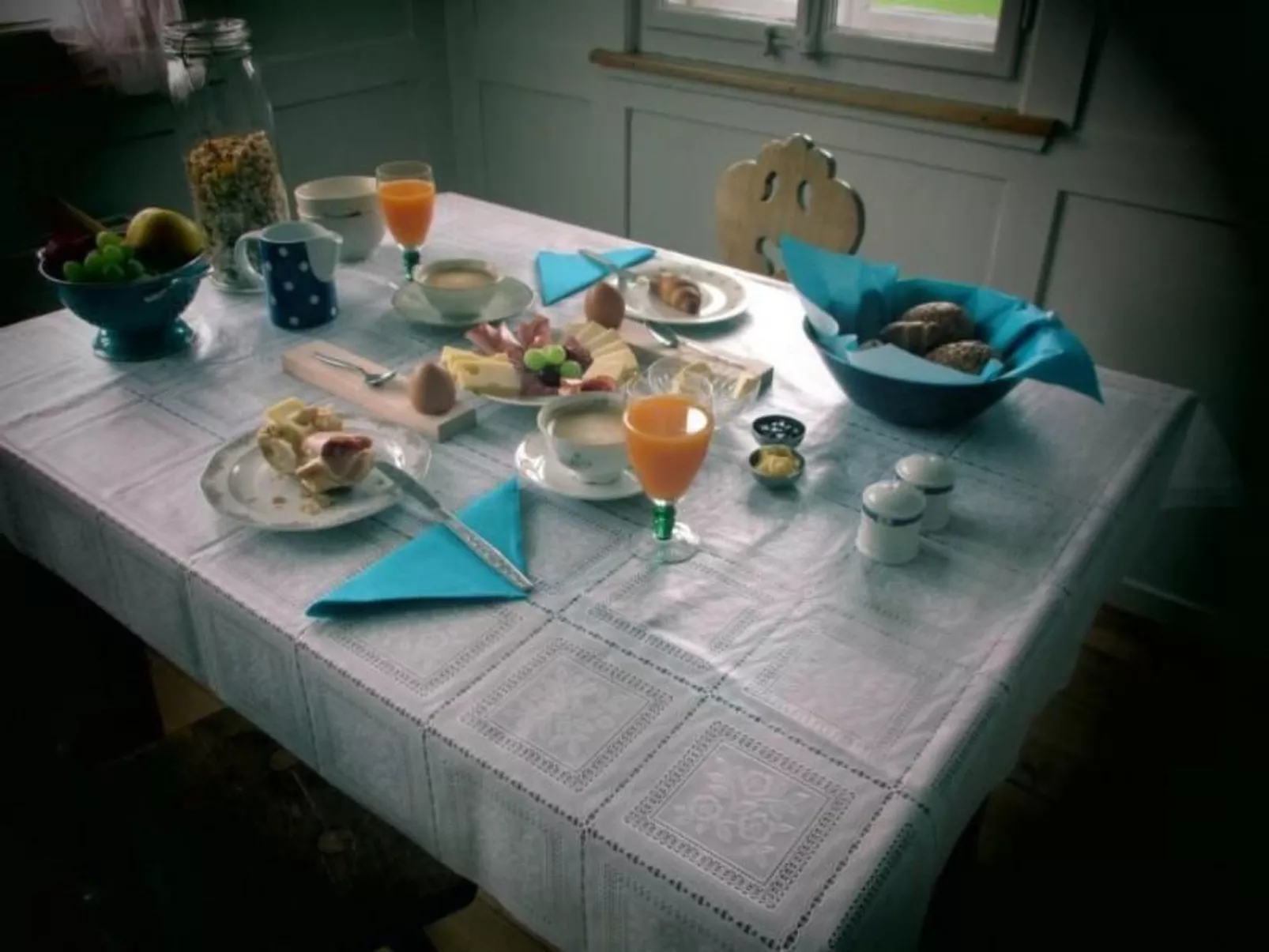 Verschlafen... in sanfte Hügel eingebettet. - Image-tags.info