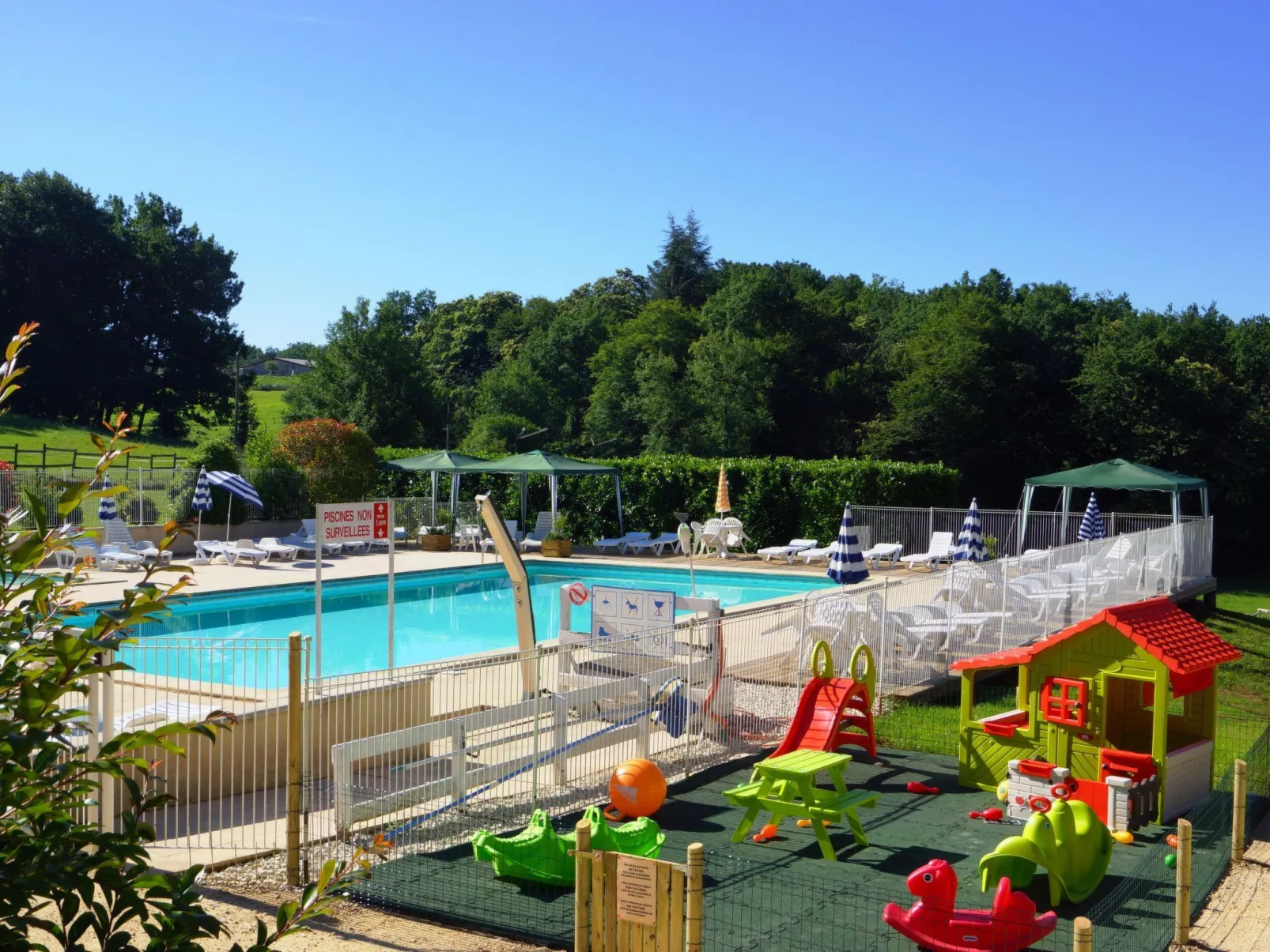 Domaine "Le Fournil" mit Jacuzzi - Buiten