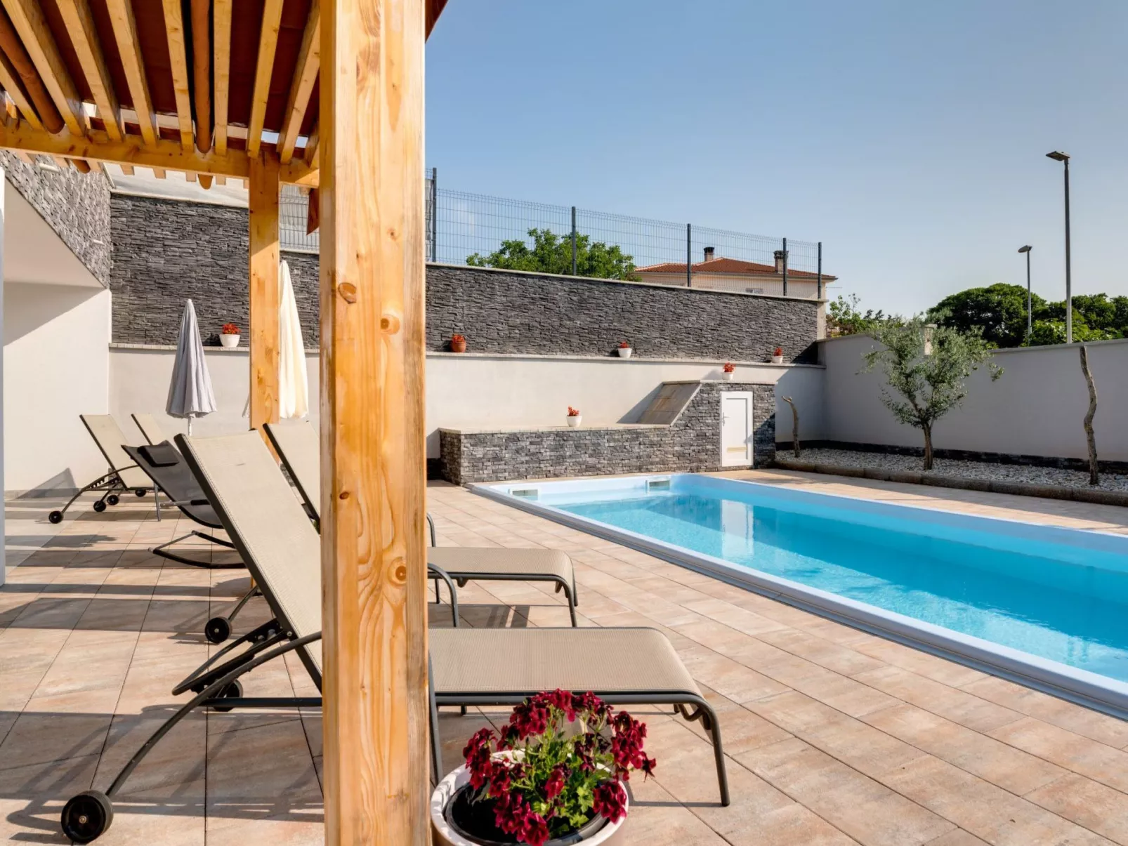 Schönes Haus in Pinezići mit privatem Parkplatz - Image-tags.info