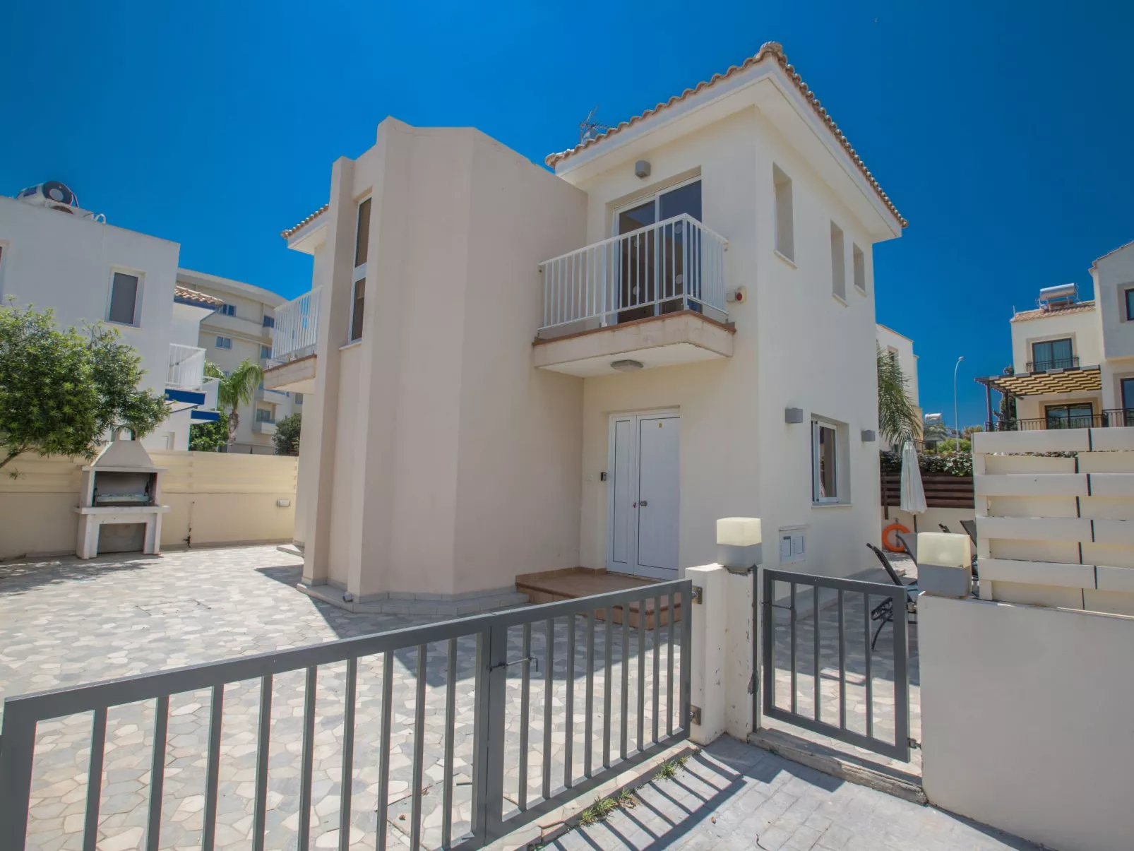 Moderne Ferienvilla PV5 mit großem Garten - Image-tags.info