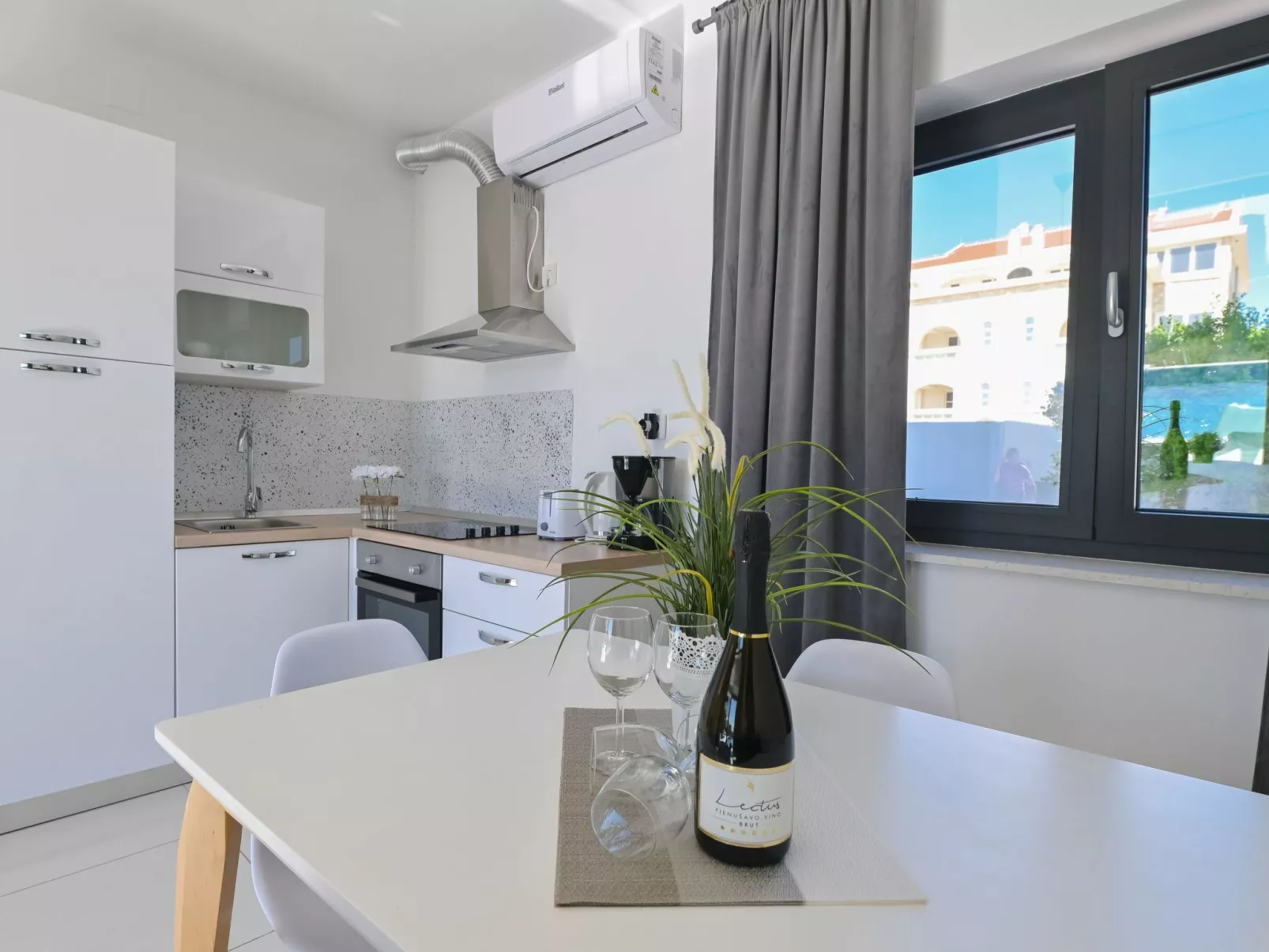 Mit Privatpool für 16 Personen ca. 160 m&sup2; in Novalja, Adriaküste Kroatien - Image-tags.info