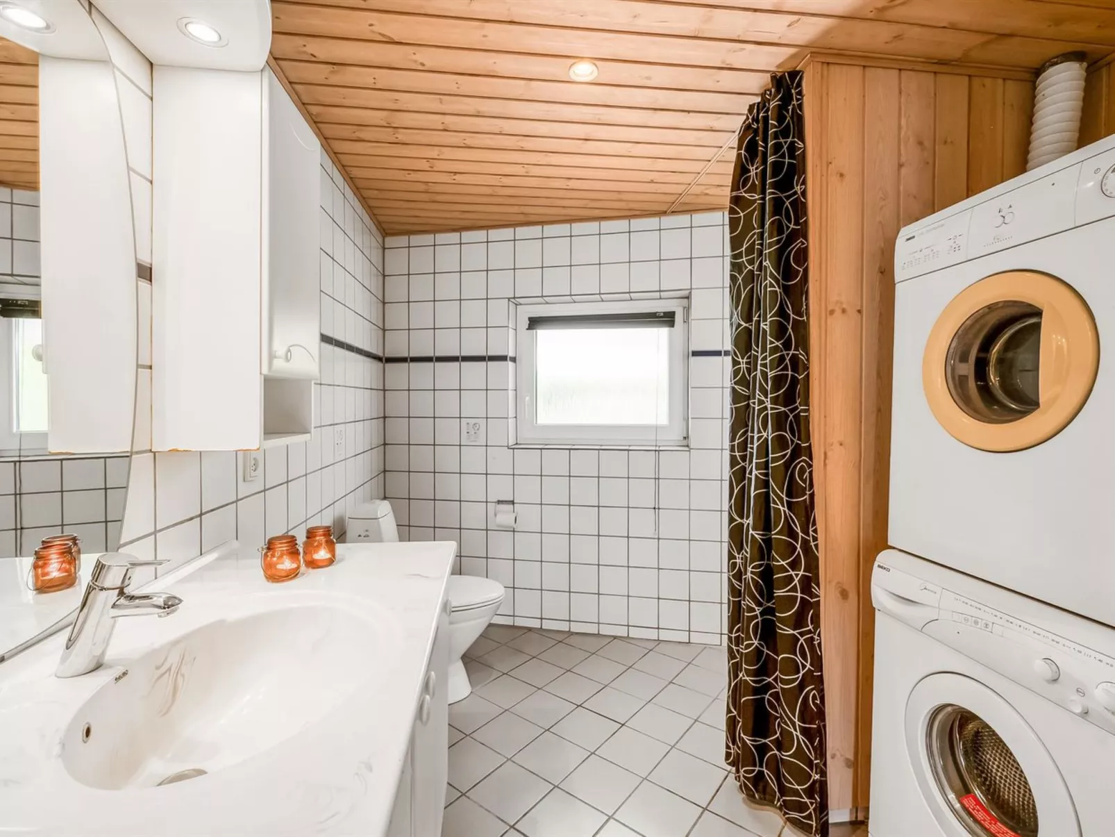 "Yorick" - 350m to the fjord - Binnen