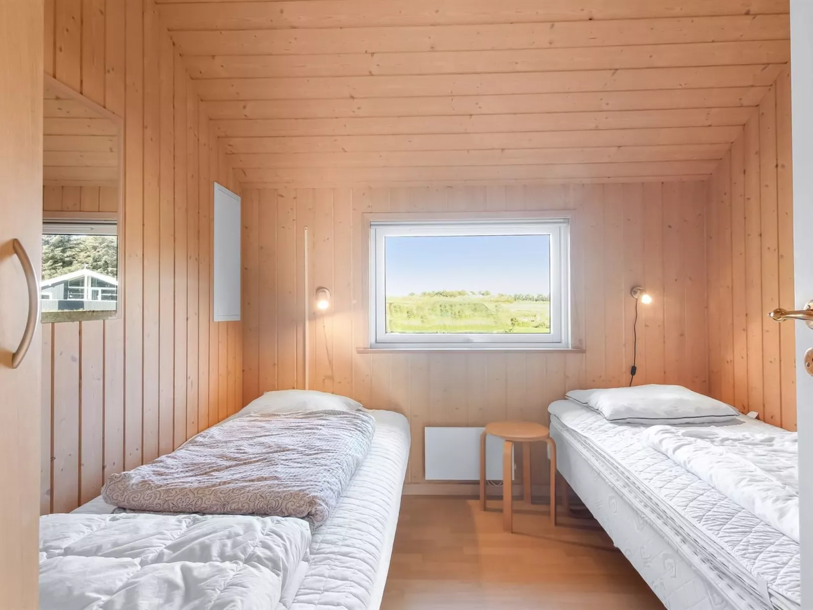 "Tonje" - 600m from the sea-Binnen