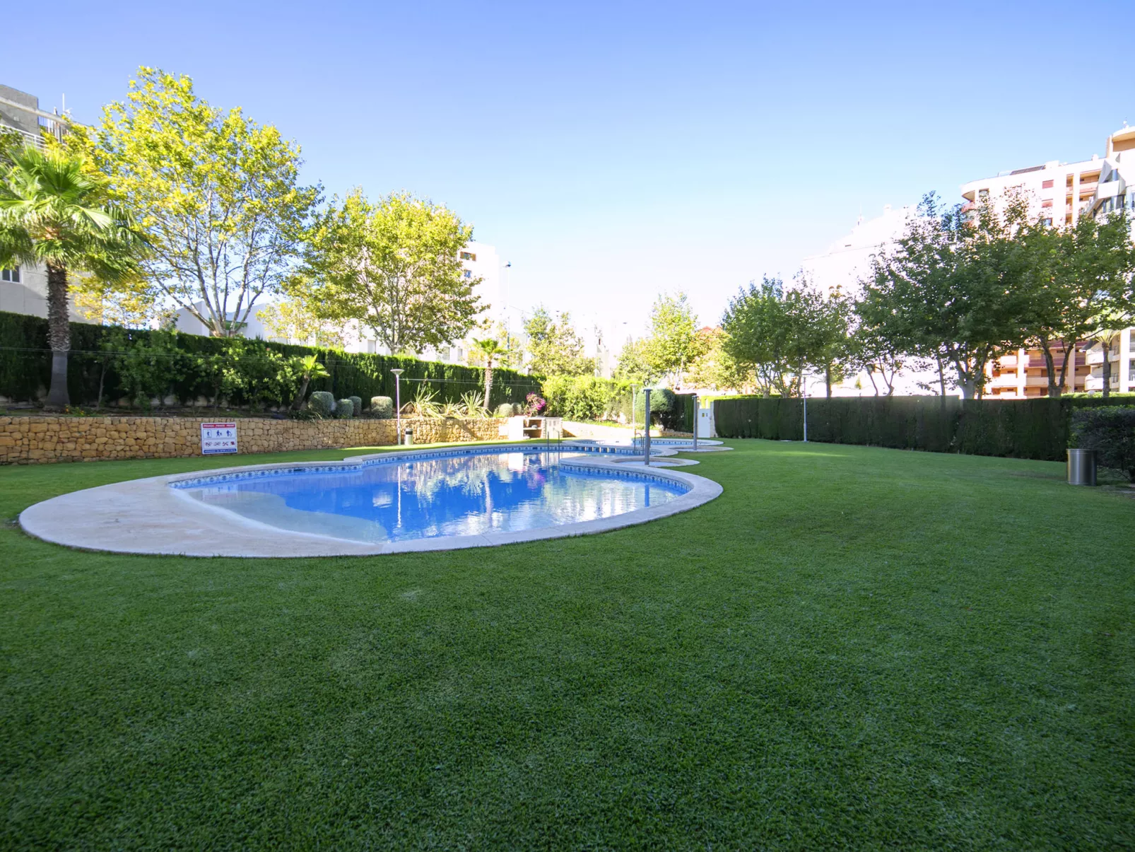 Apolo XVIII - Buiten