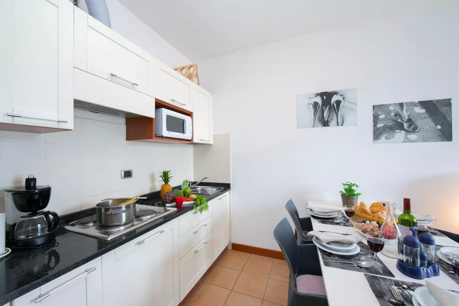 RESIDENCE PORTO LETIZIA - PALACE-1ROOM APT 4 PAX LAKE VIEW PLUS 8205 - P1LP4 - Keuken