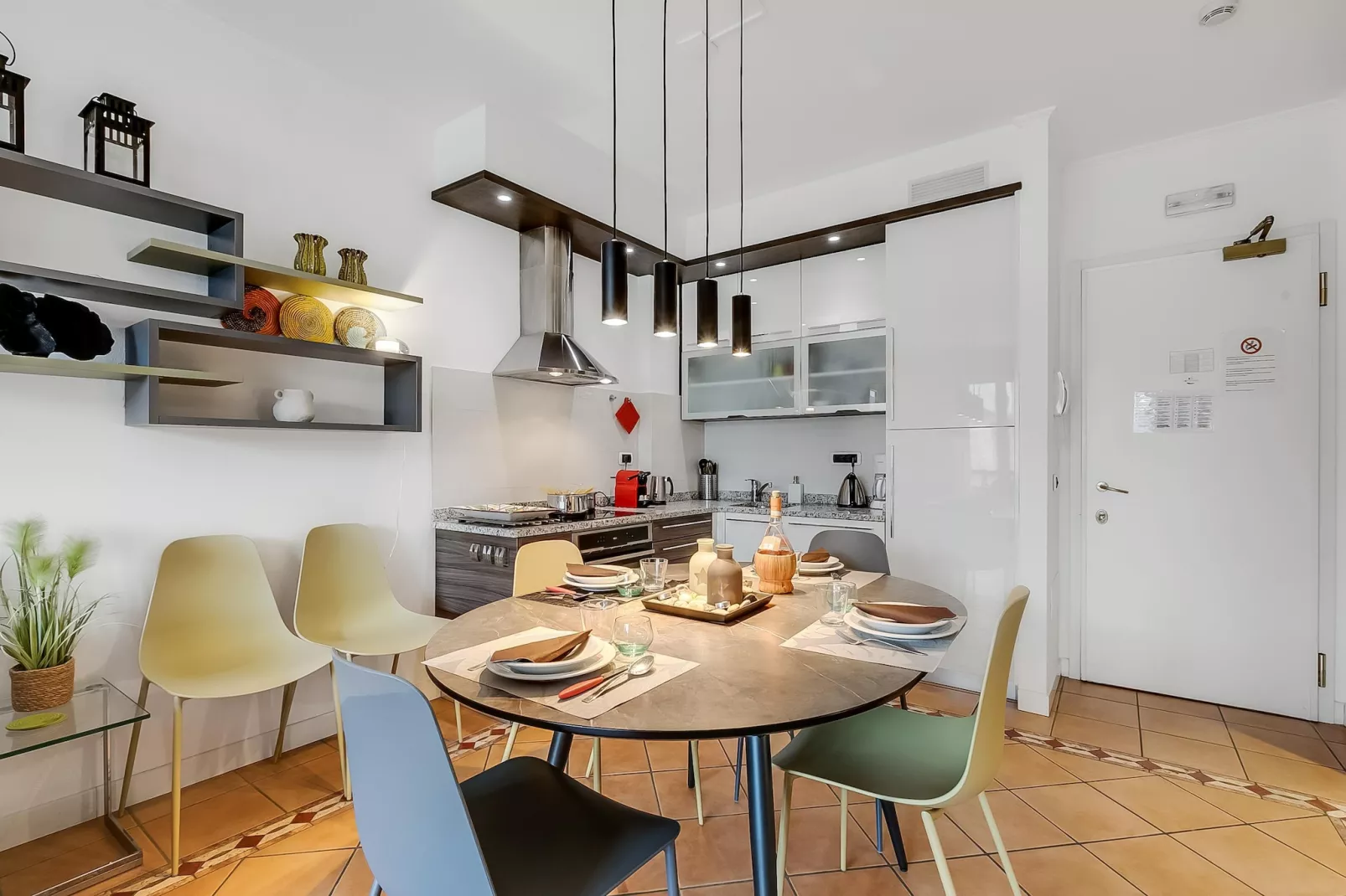 RESIDENCE PORTO LETIZIA - PALACE-2ROOM APT 6 PAX LAKE VIEW DELUXE 8210 - P2LD6 - Eetkamer