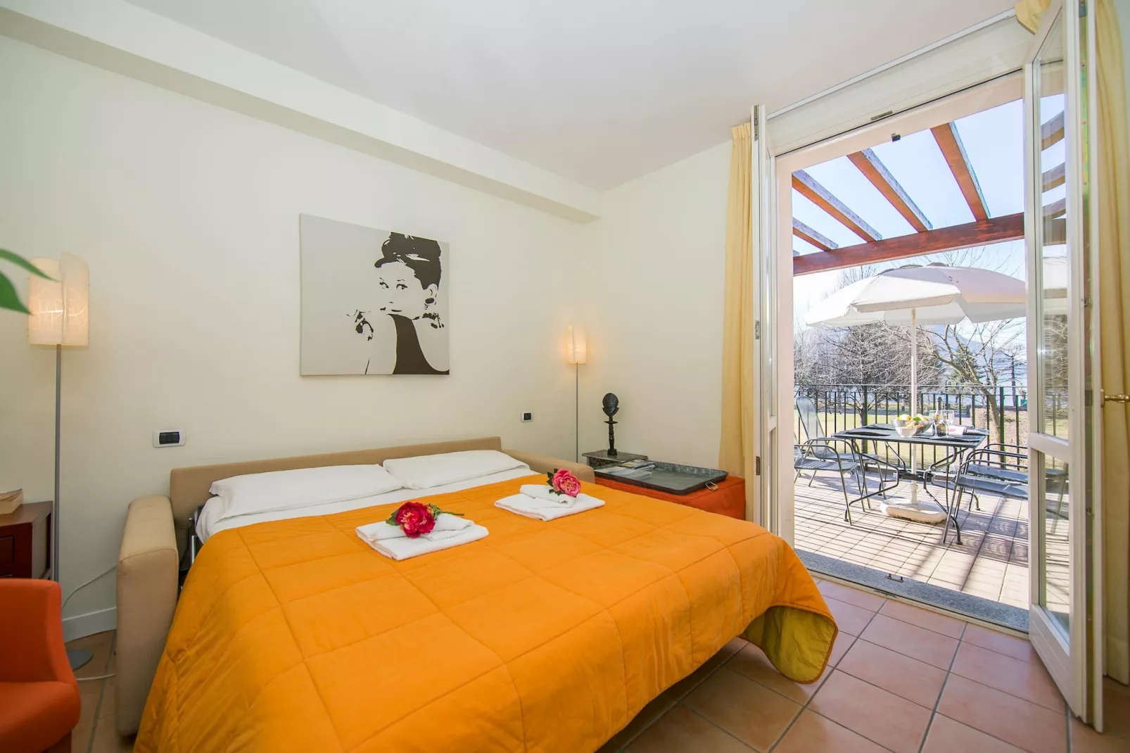 RESIDENCE PORTO LETIZIA - VILLAS-BILOCALE 4 PAX VISTA LAGO PLUS 8215 - V1LP4 - Slaapkamer