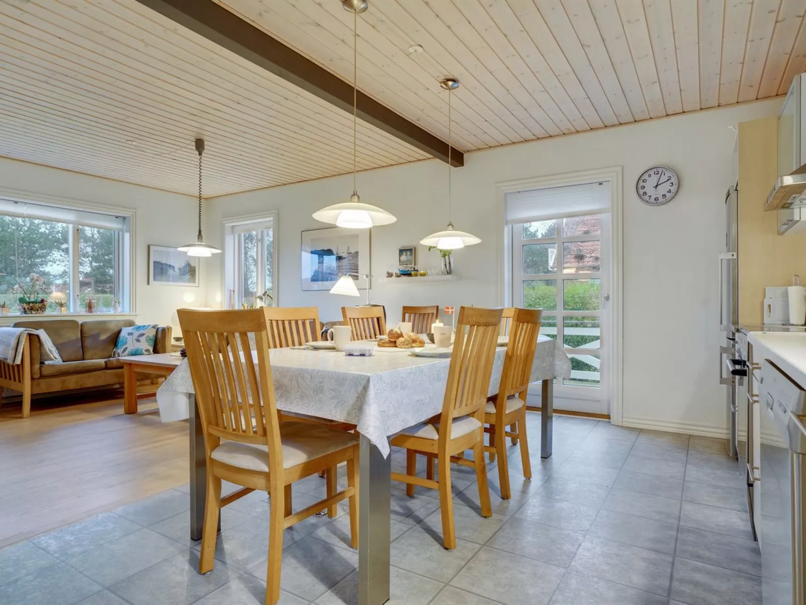 "Aagot" - 850m from the sea - Binnen