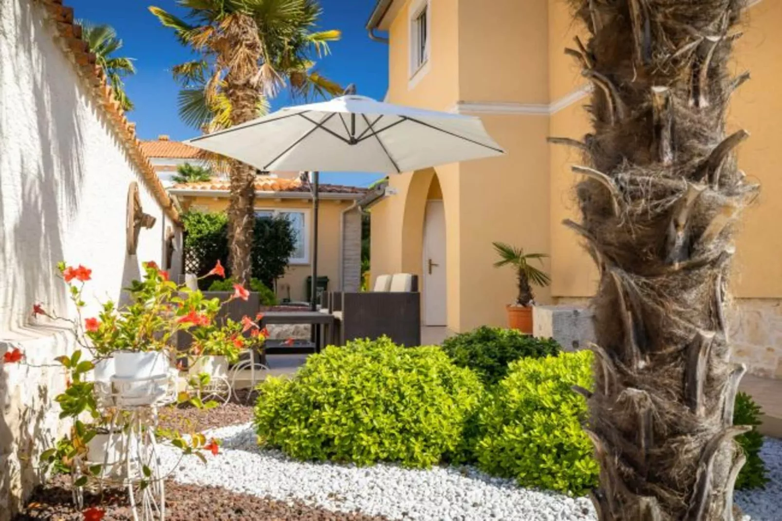 Premium apartment Sunny-Tuinen zomer