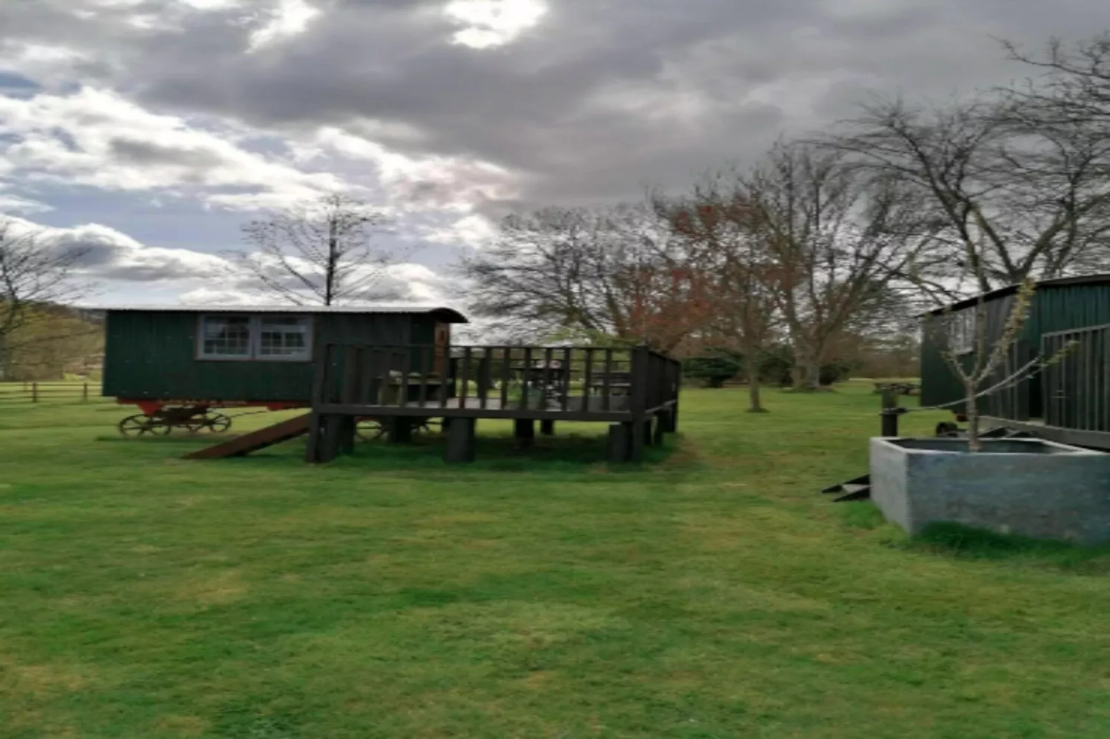 Shepherd's Hut at Hilltop Farm-Buitenlucht
