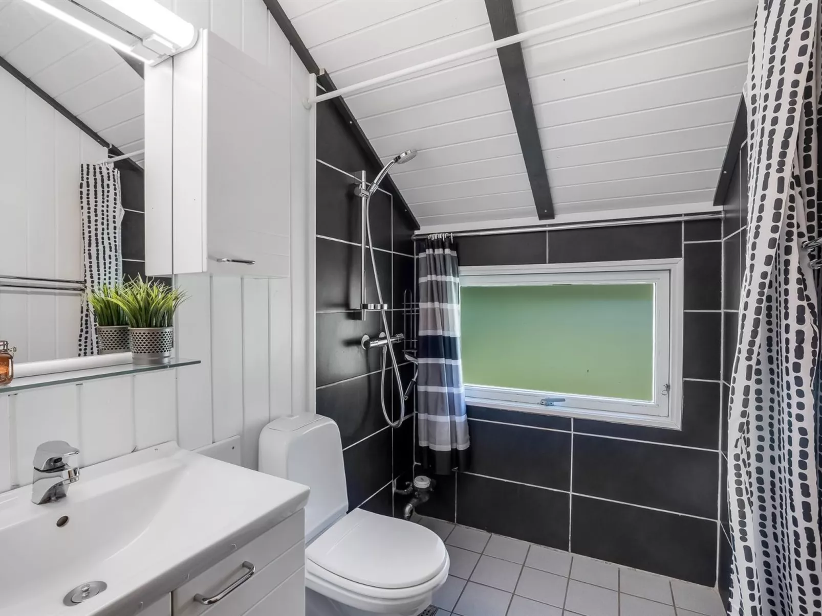 "Yarla" - 500m to the fjord-Binnen