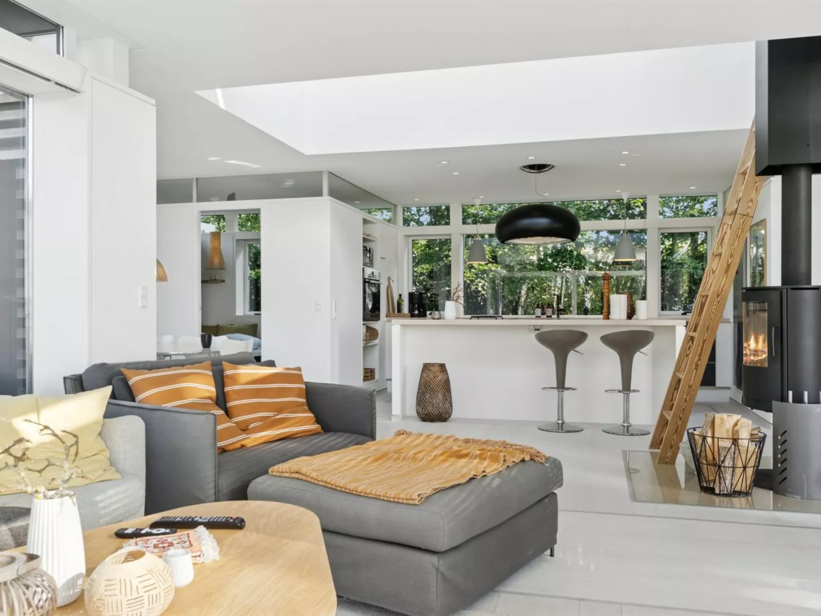 "Jo" - 175m to the fjord - Binnen