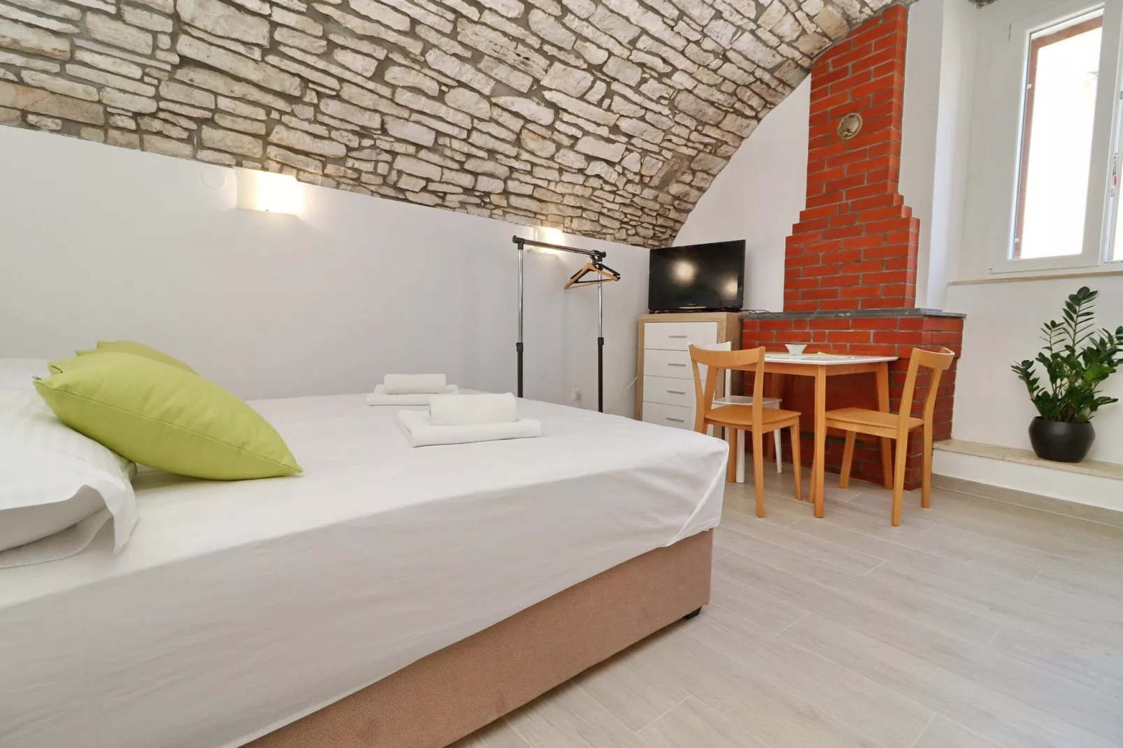 Studio Joković - Studio Apartment with Terrace and City View - Binnen