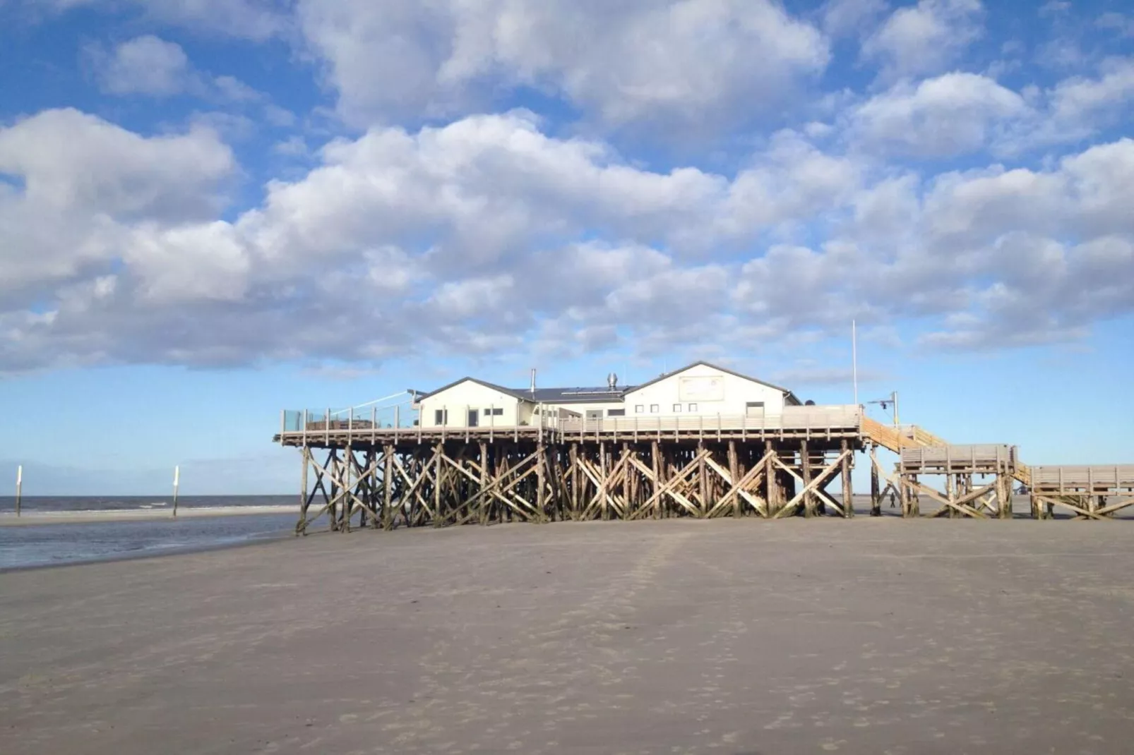 604282 - Buitenkant zomer