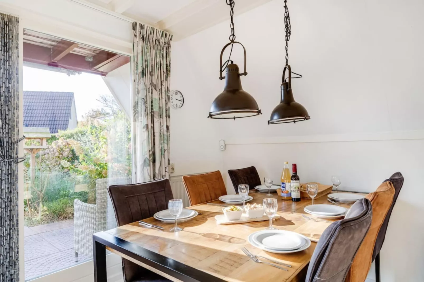 92 | Gaai | Prachtige bungalow nabij natuur-Eetkamer