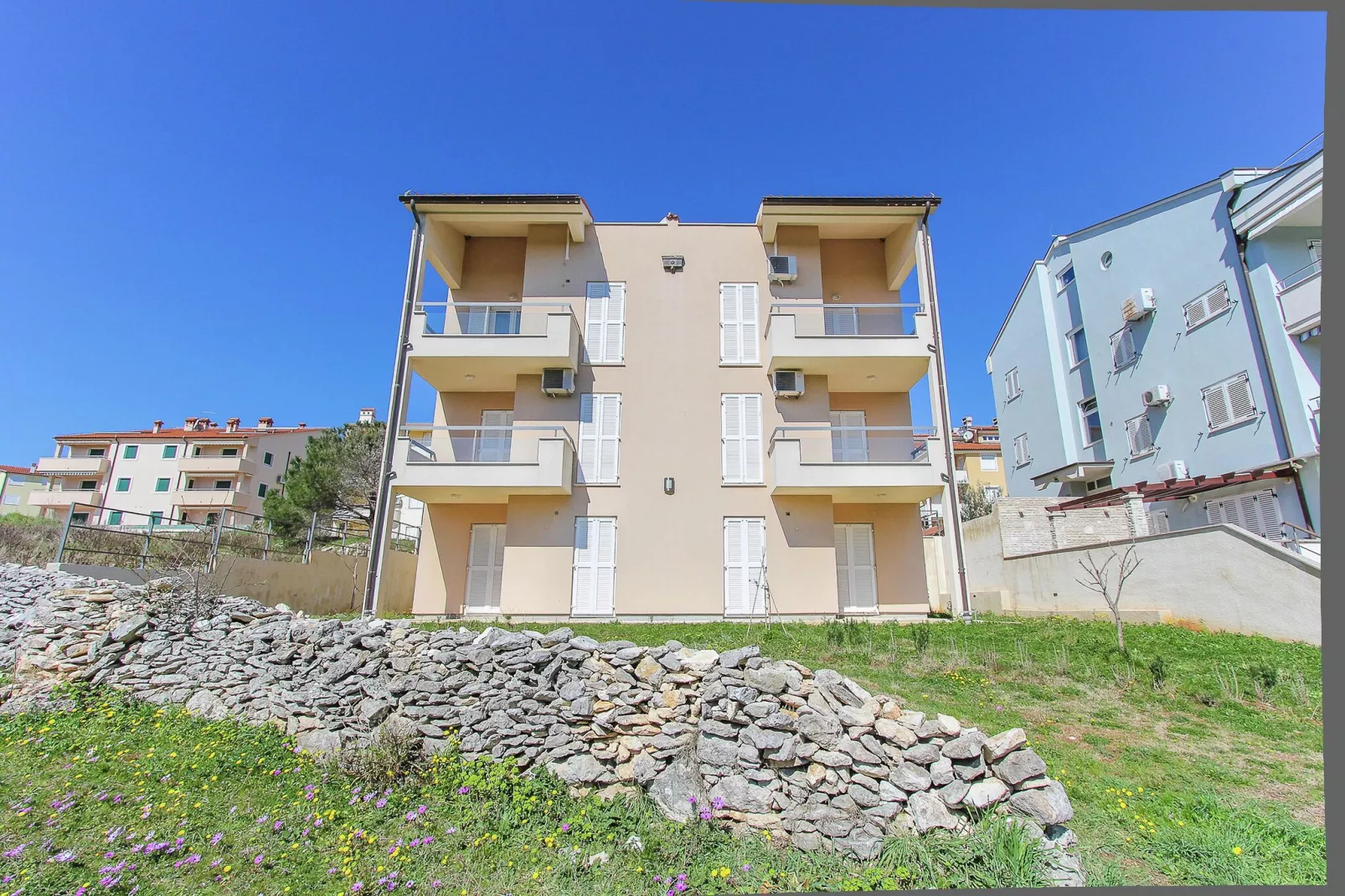 Apartment Punta D-Buitenkant zomer