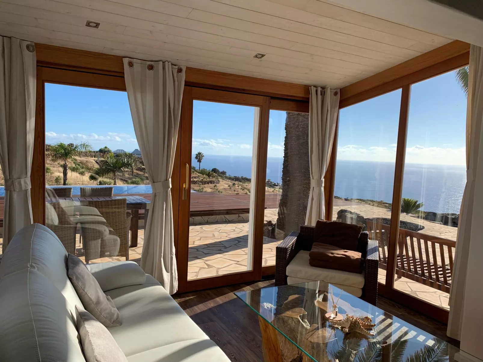 Romantische Ferienvilla mit Infinity-Pool und Panoramameerblick - Image-tags.info