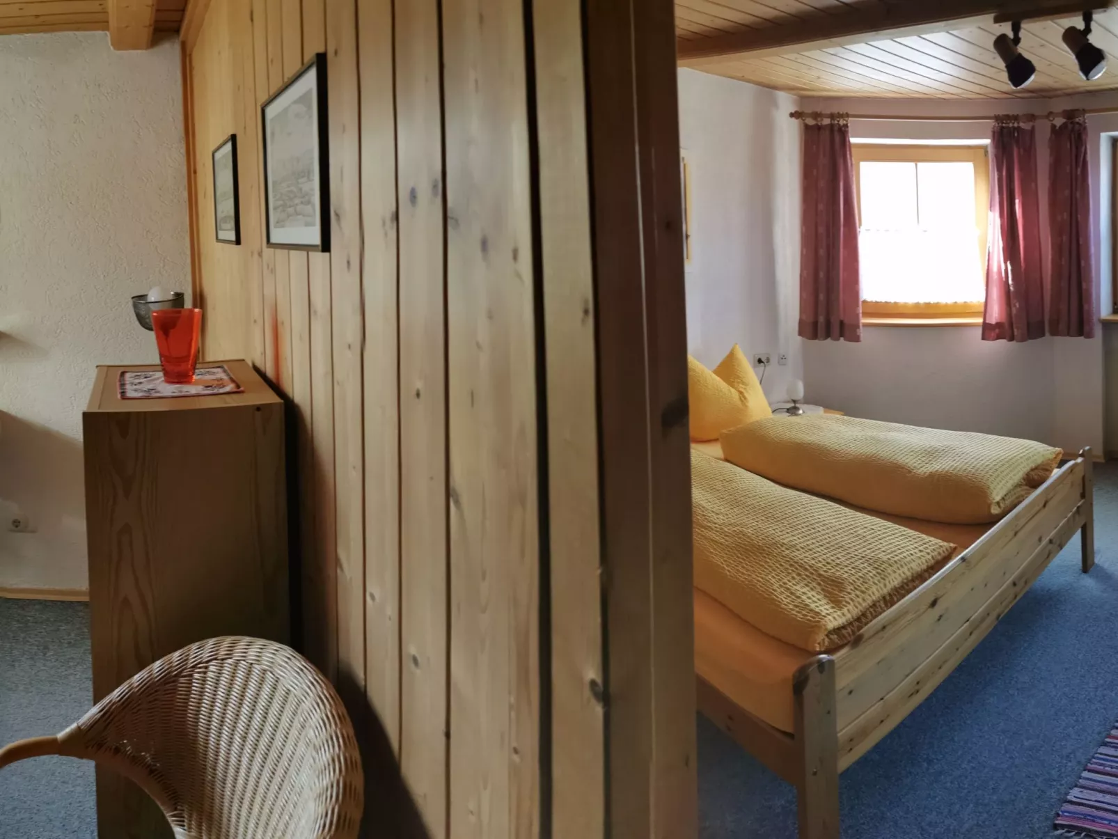 Mit komplett eingerichteter Küchenzeile im Wohnraum - Image-tags.info