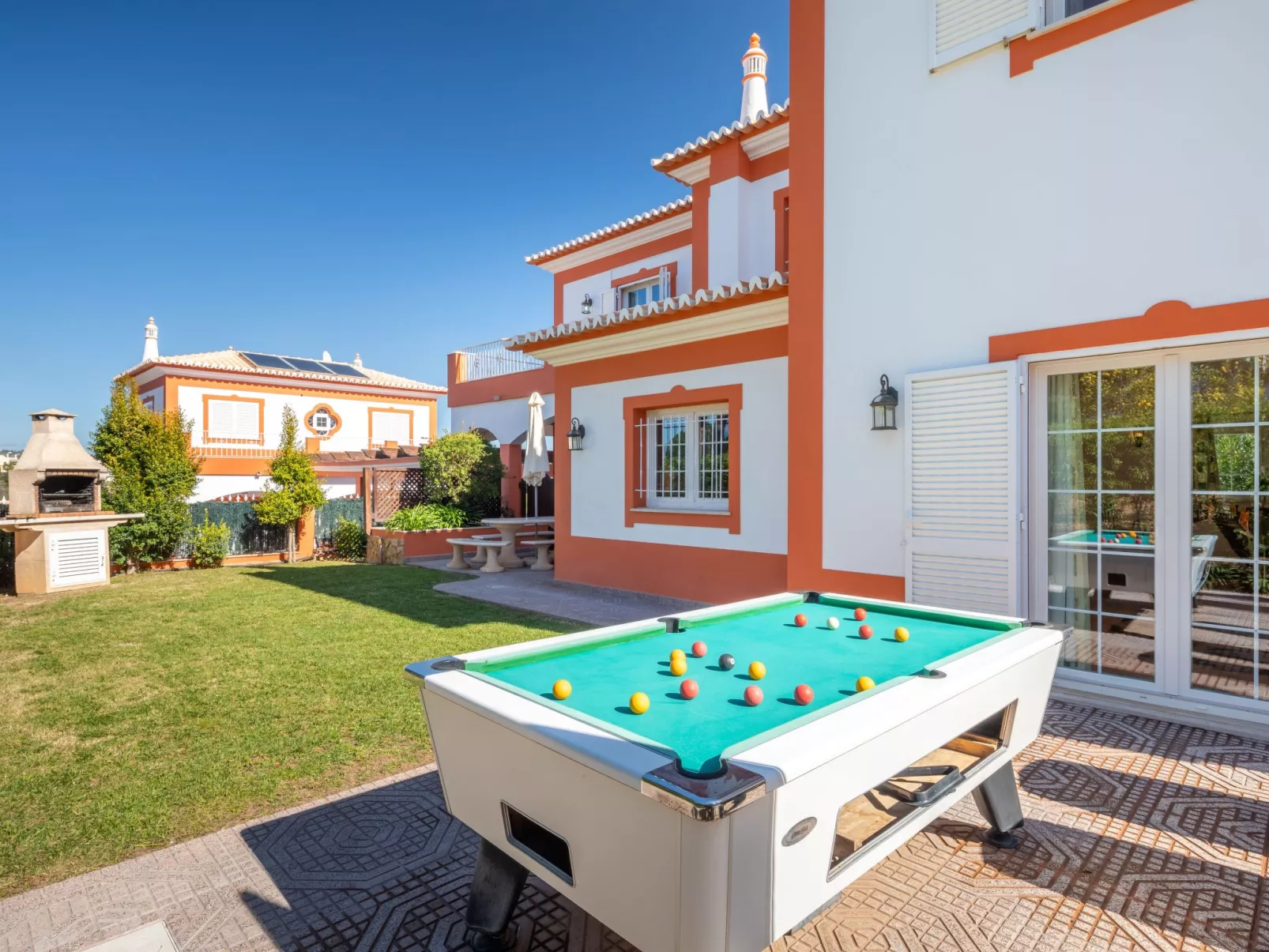 4-Schlafzimmer-Villa R2, Garten, Pool, Strand - Image-tags.info