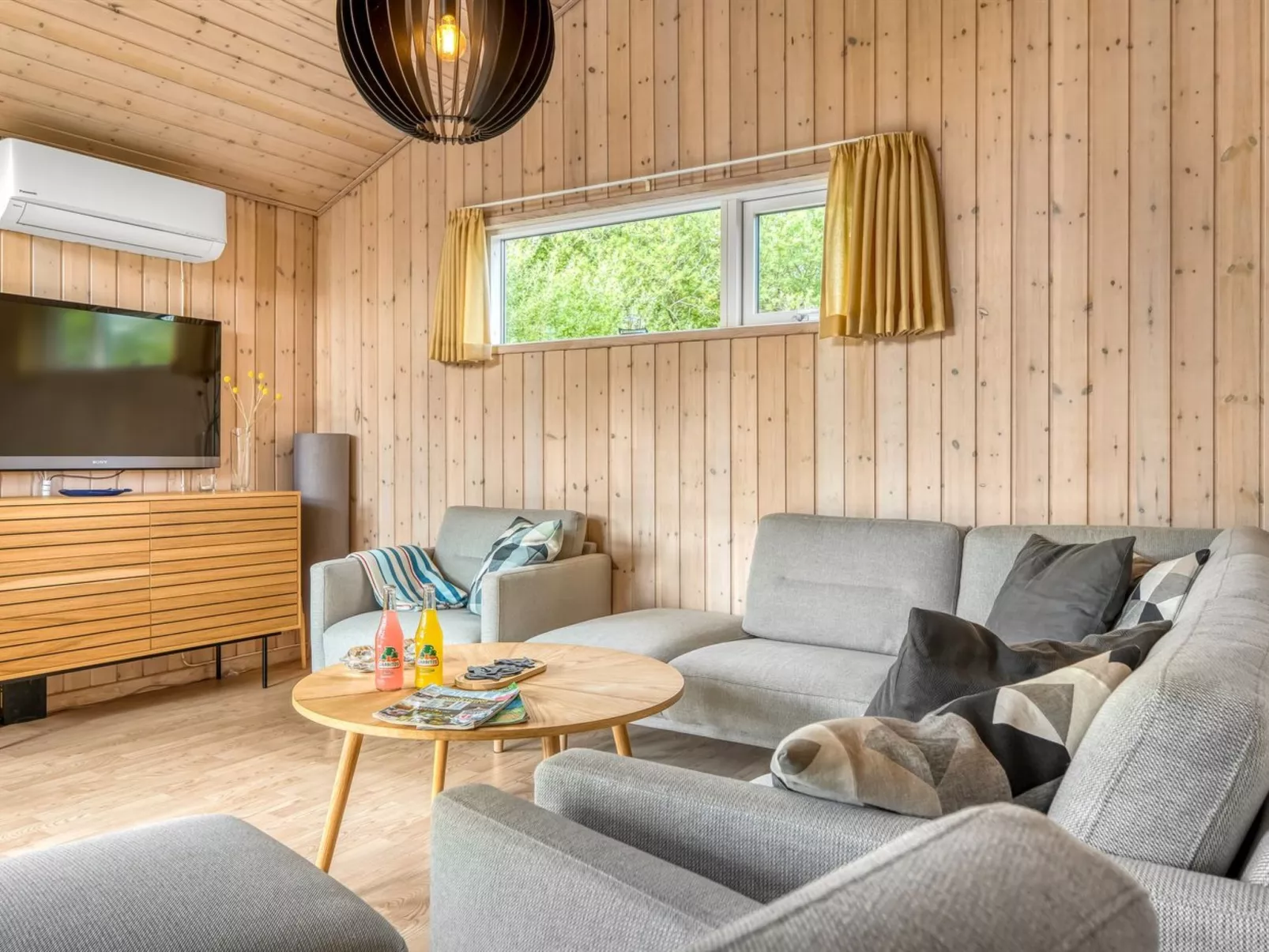 "Alisa" - 1.9km from the sea - Binnen