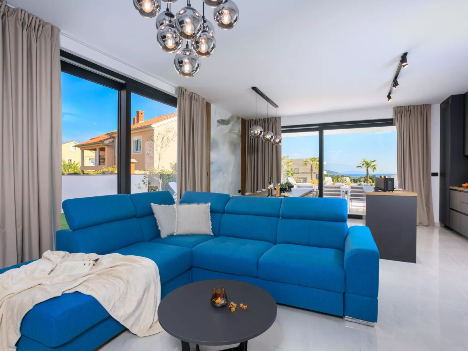 Neue moderne Villa mit Pool in der Nähe von dem - Image-tags.info