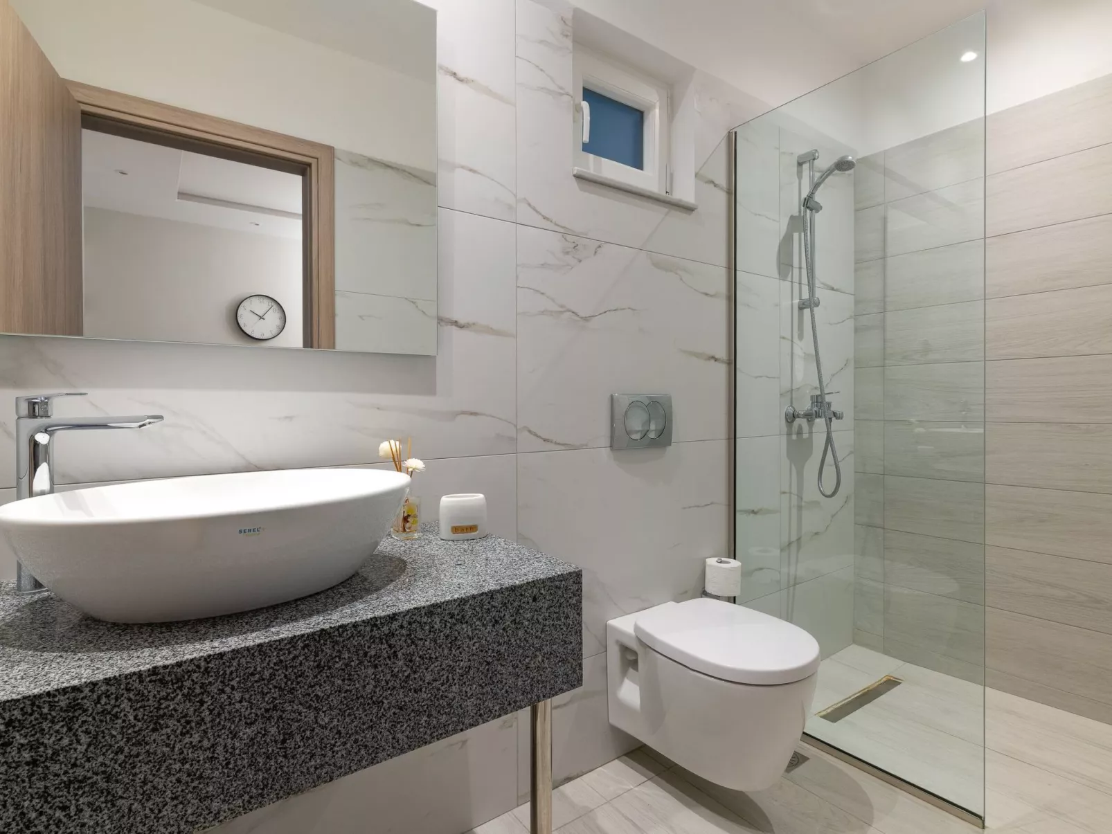 Artemis PoolFront - Binnen