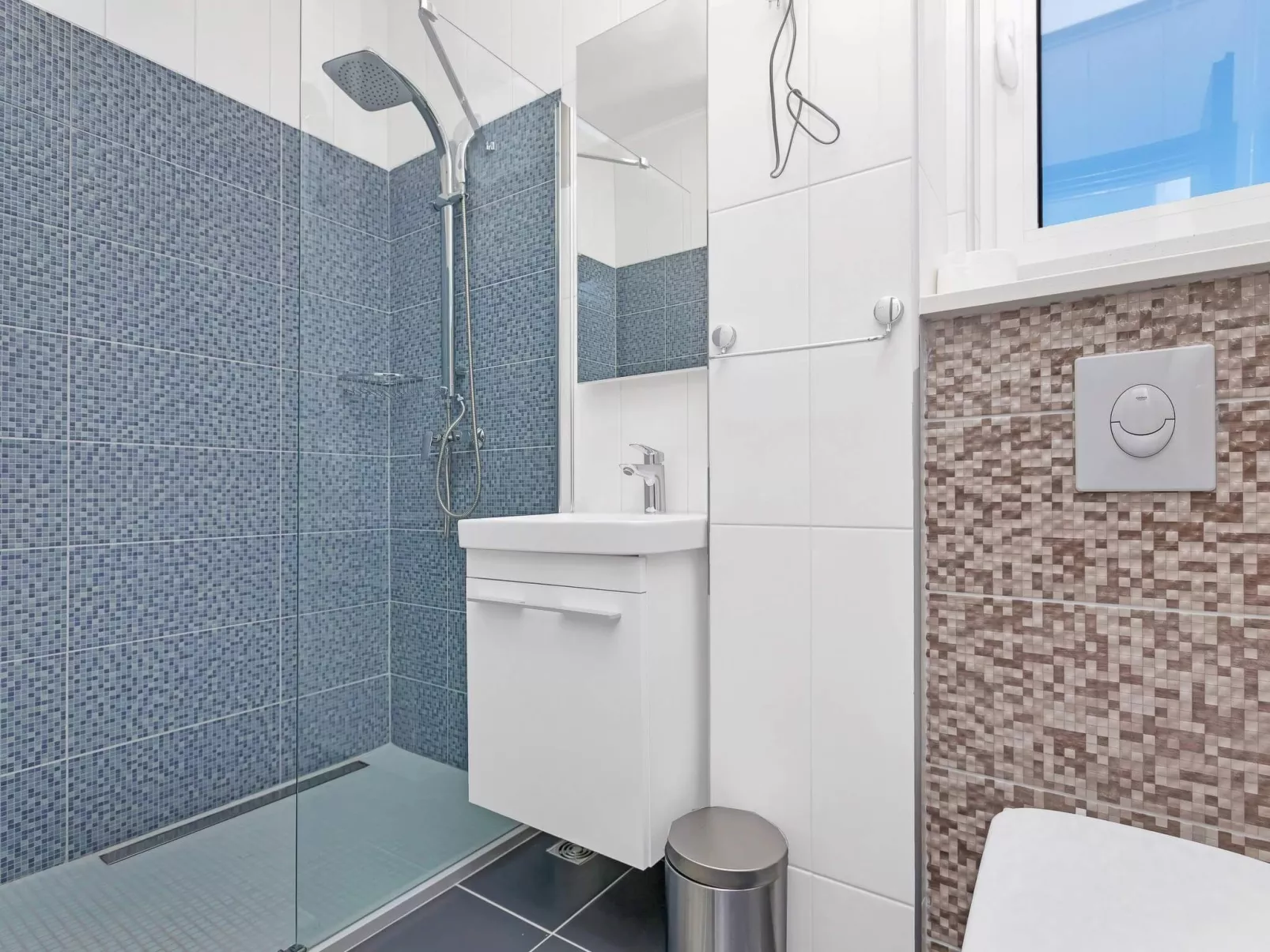 Villa Infinite mit Schwimmbad und Meerblick - Binnen