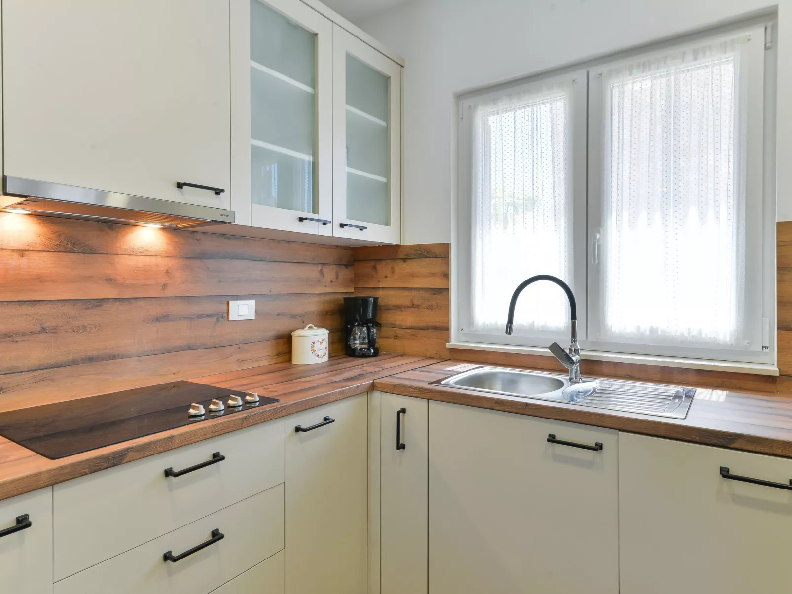 Neue Luxusvilla mit Schwimmbad, Sauna - Image-tags.info