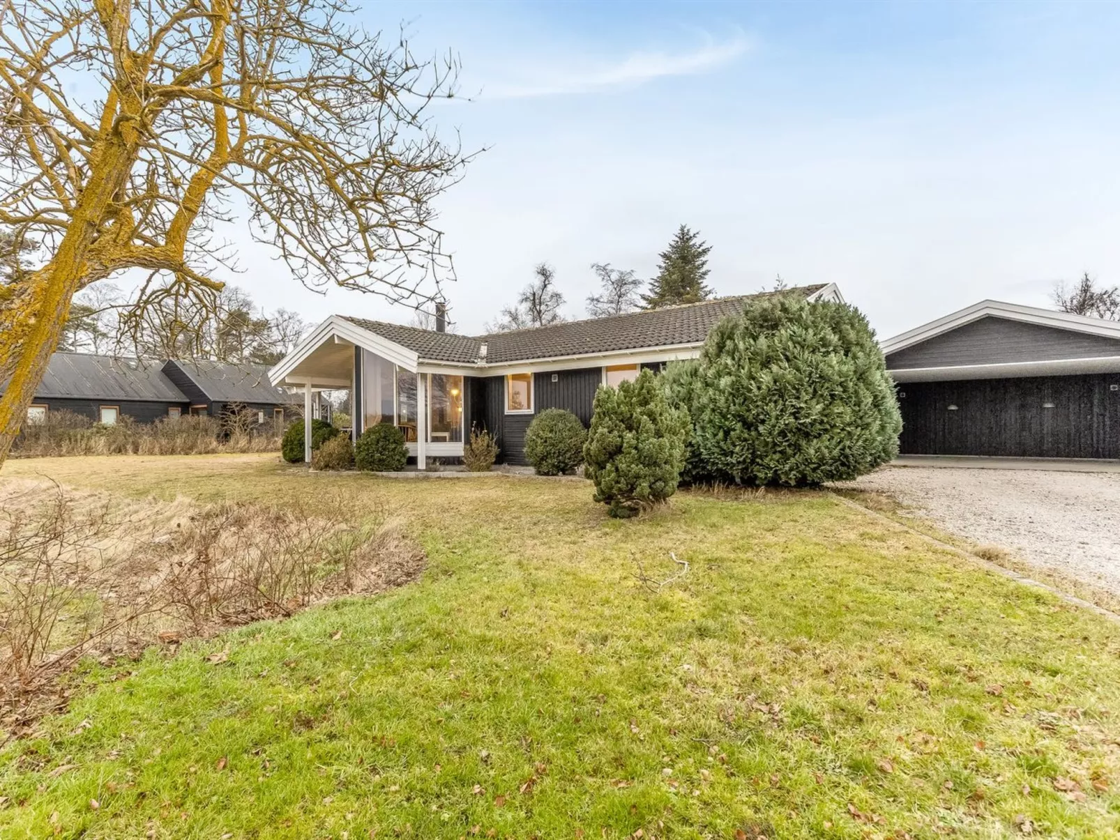 "Garth" - 50m from the sea - Buiten