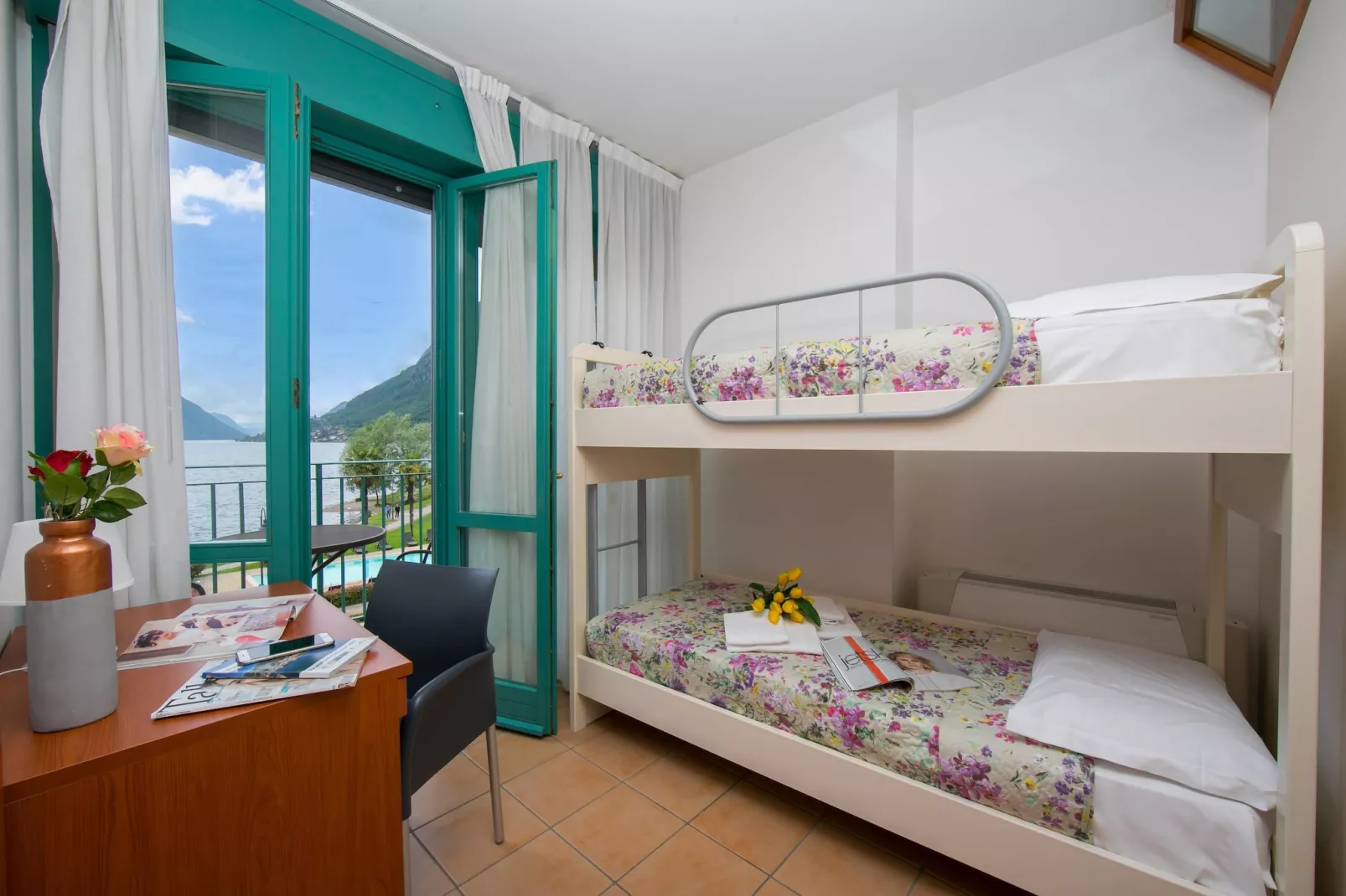 RESIDENCE PORTO LETIZIA - PALACE-2ROOM APT 6 PAX LAKE VIEW 8209 - P2LP6 - Slaapkamer