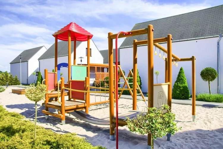 Domy z basenem Rogowo dla 6 osób-Buitenkant zomer