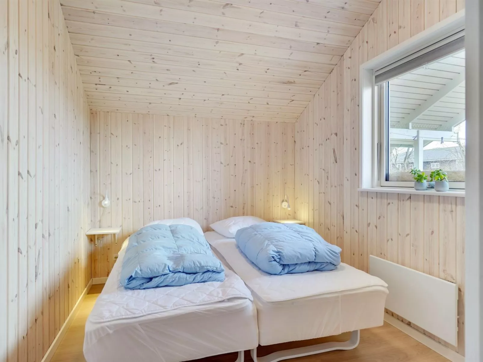 "Flicka" - 275m from the sea-Binnen