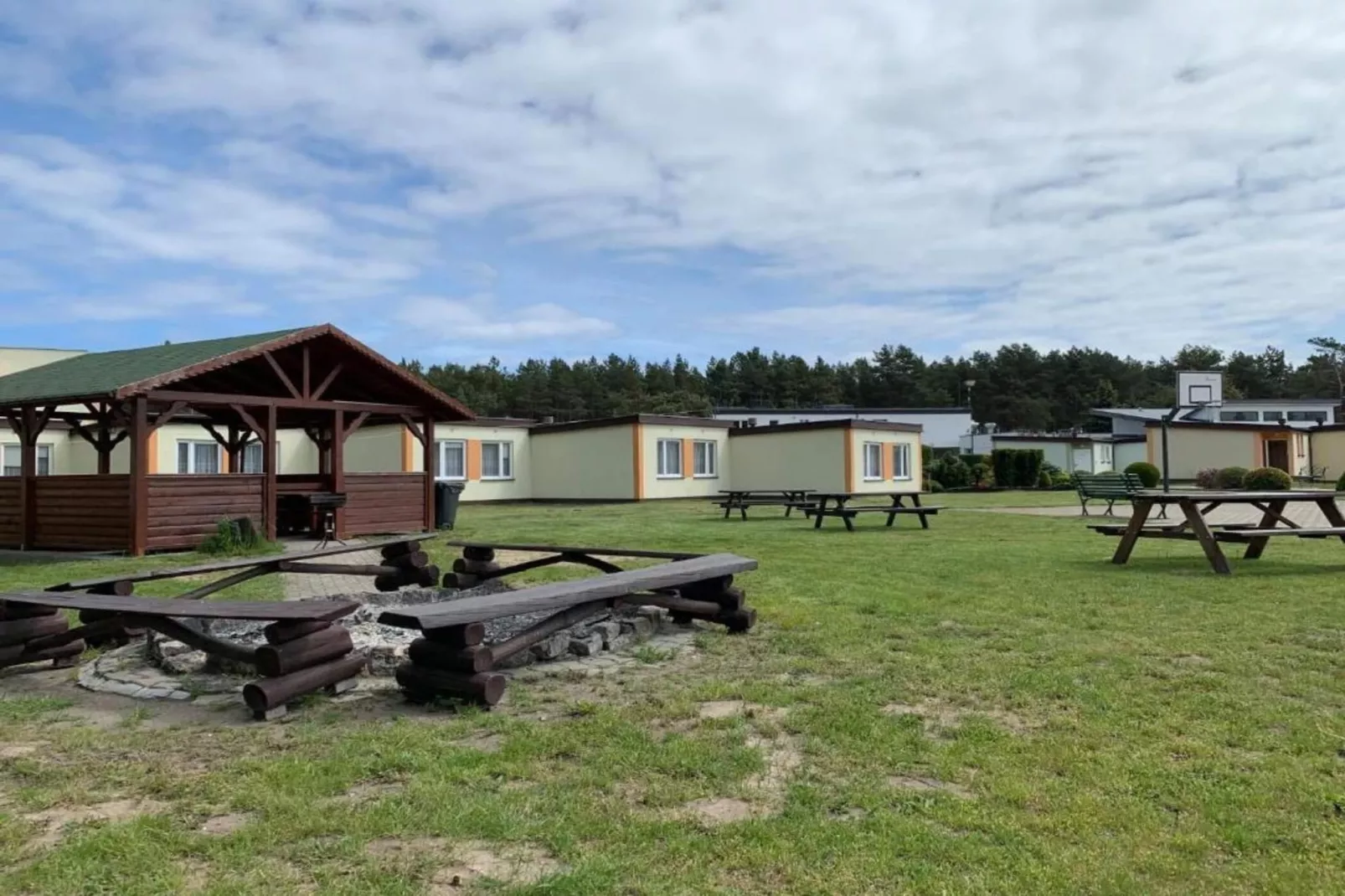 Domki wakacyjne JAROSZOWIEC domki 1-pokojowe Łazy - Tuinen zomer