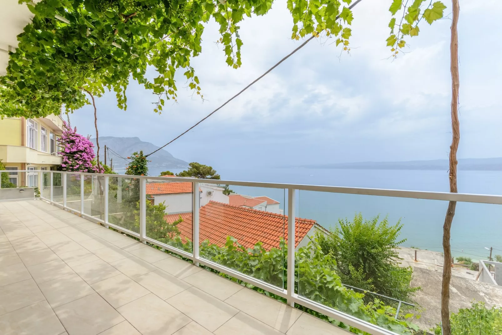 Apartments Hope (Dugi Rat) - Comfort OneBedroom Apartment with Terrace and Sea View (A1) - Terras