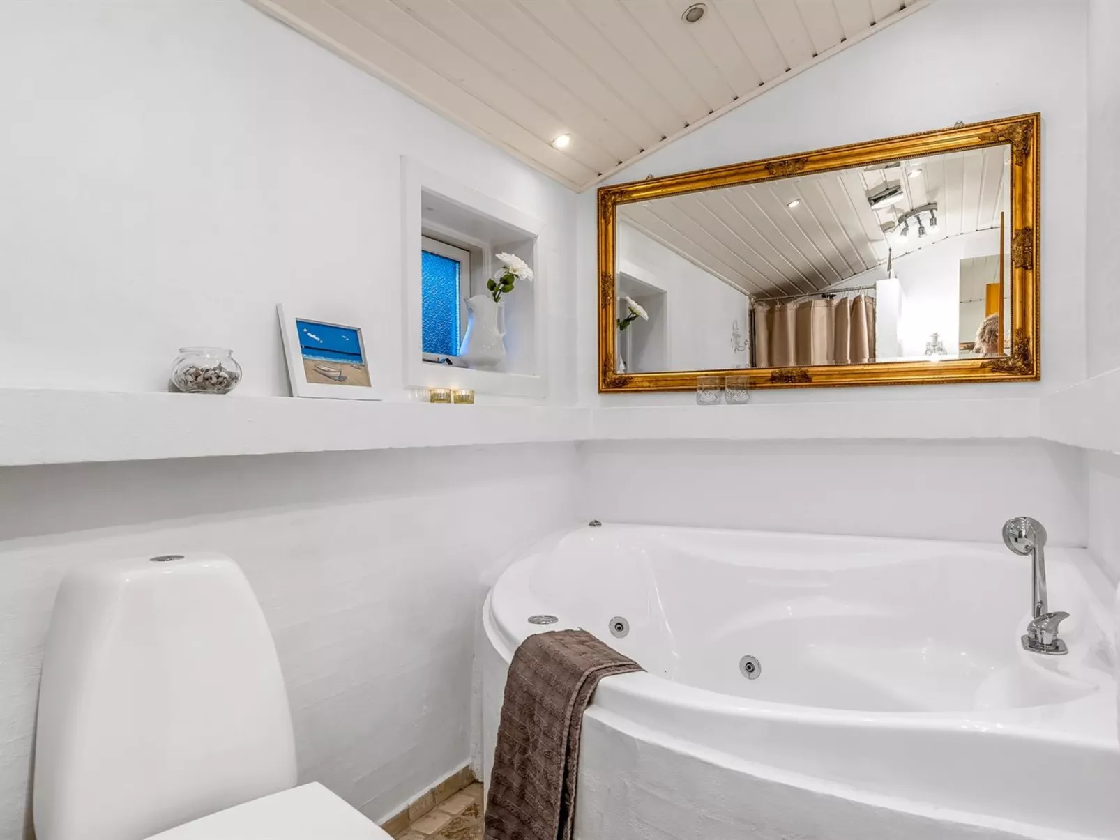 "Felicia" -  from the sea - Binnen