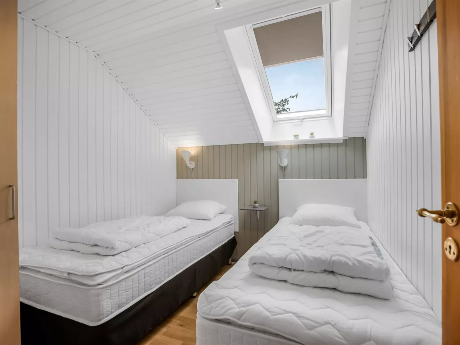 "Emiljan" -  from the sea-Binnen