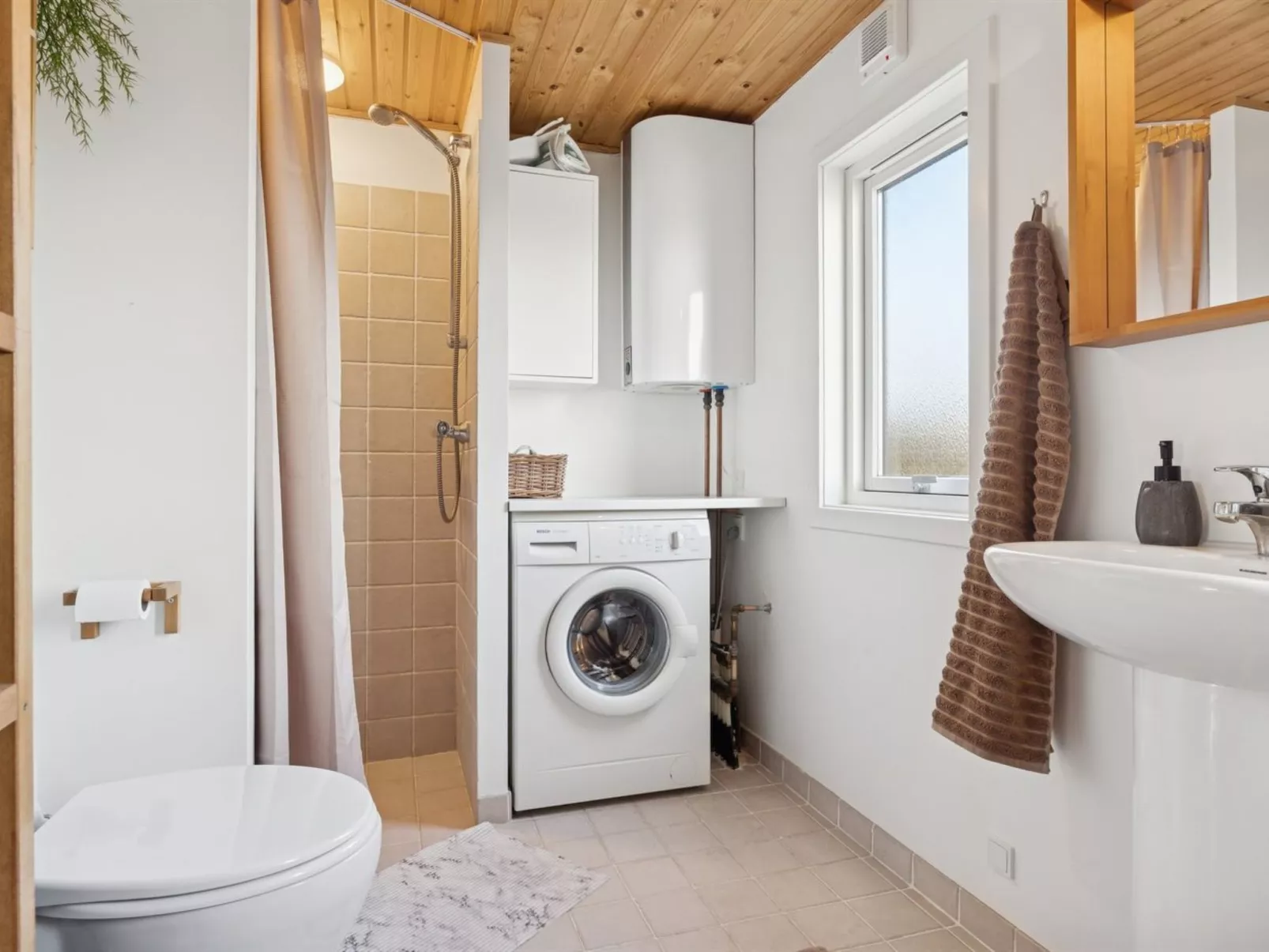 "Joseph" - 500m from the sea-Binnen