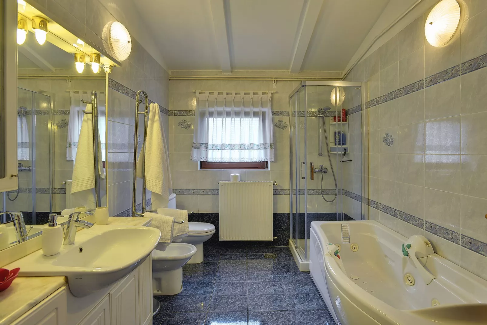 Villa Mima-Badkamer